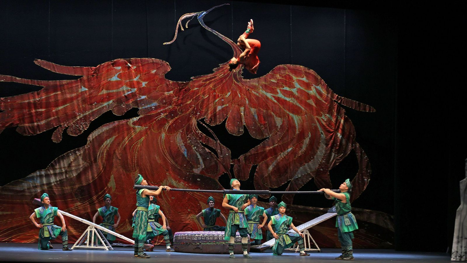 Imágenes del 'Gran Circo Acrobático de China' en el Teatro Villamarta