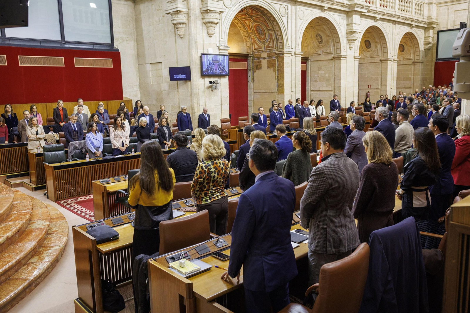 El Pleno ha empezado con un minuto de silencio por las últimas víctimas de violencia machista.
