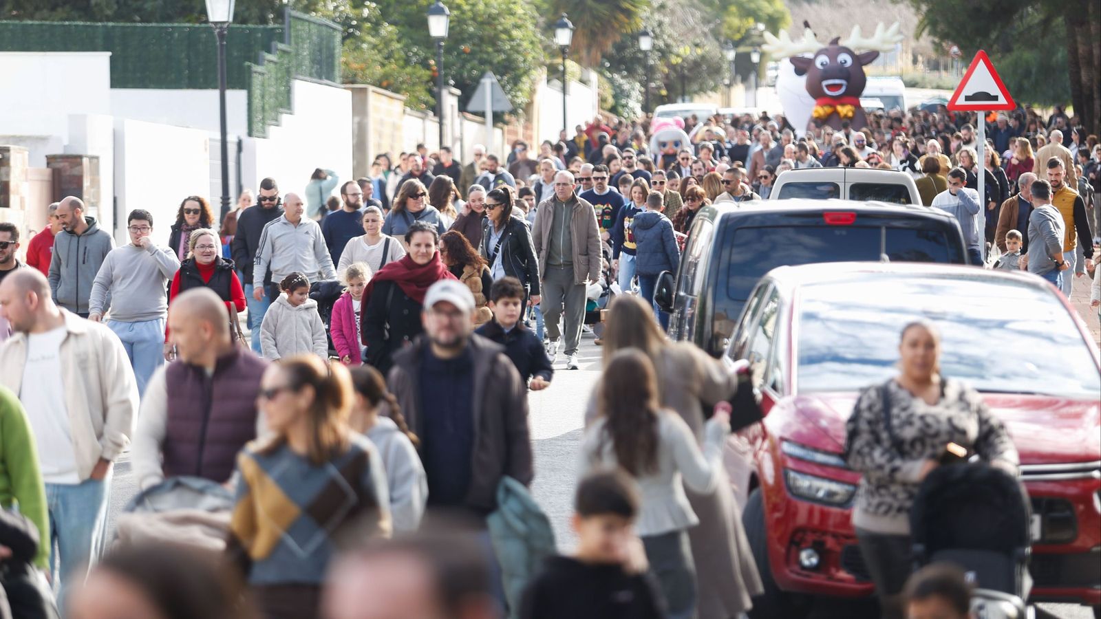 Búscate en las fotos del arrastre de latas 2026 en Los Barrios