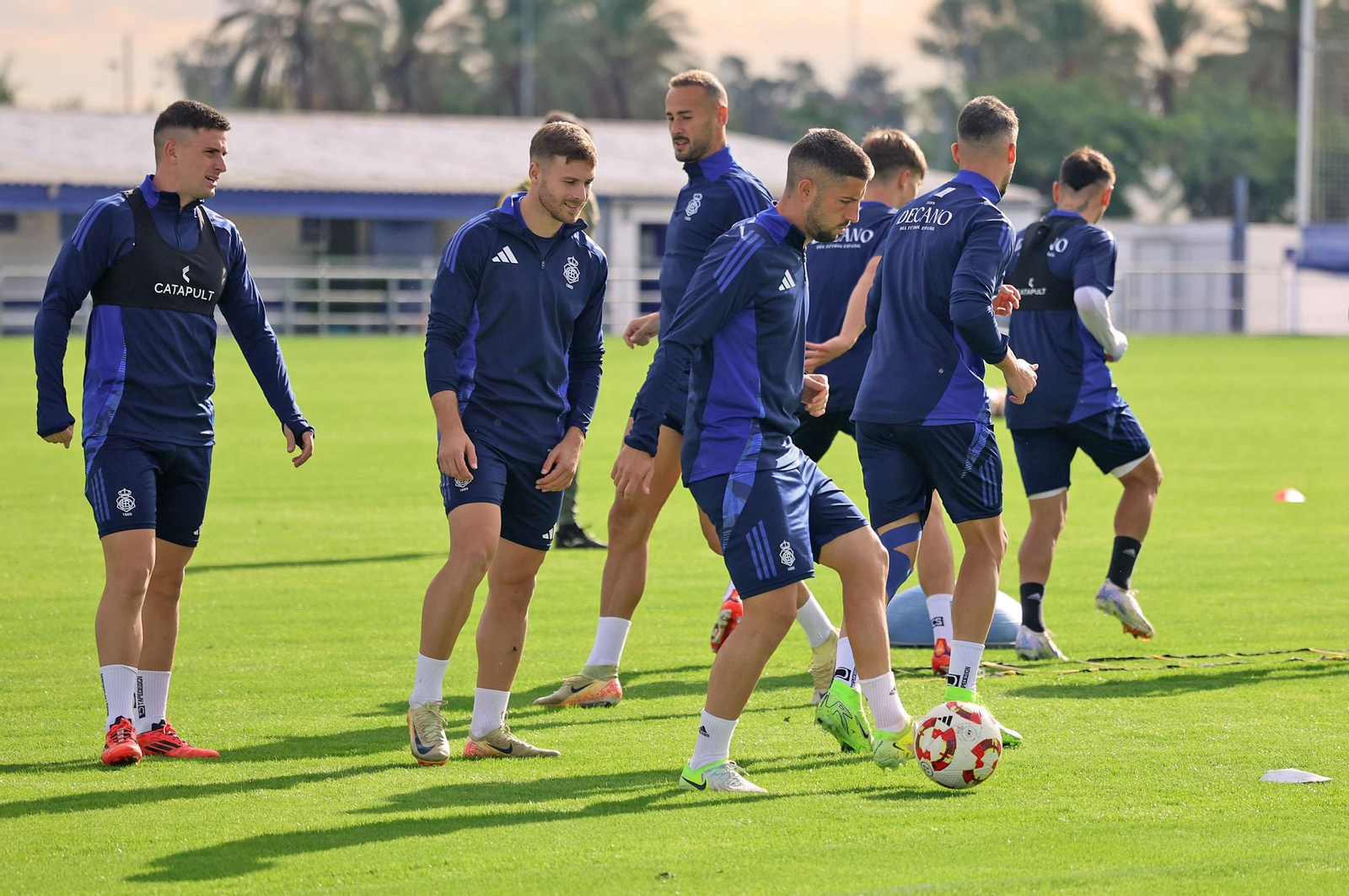 Imágenes del entrenamiento del Recre en la Ciudad Deportiva Francisco Mendoza