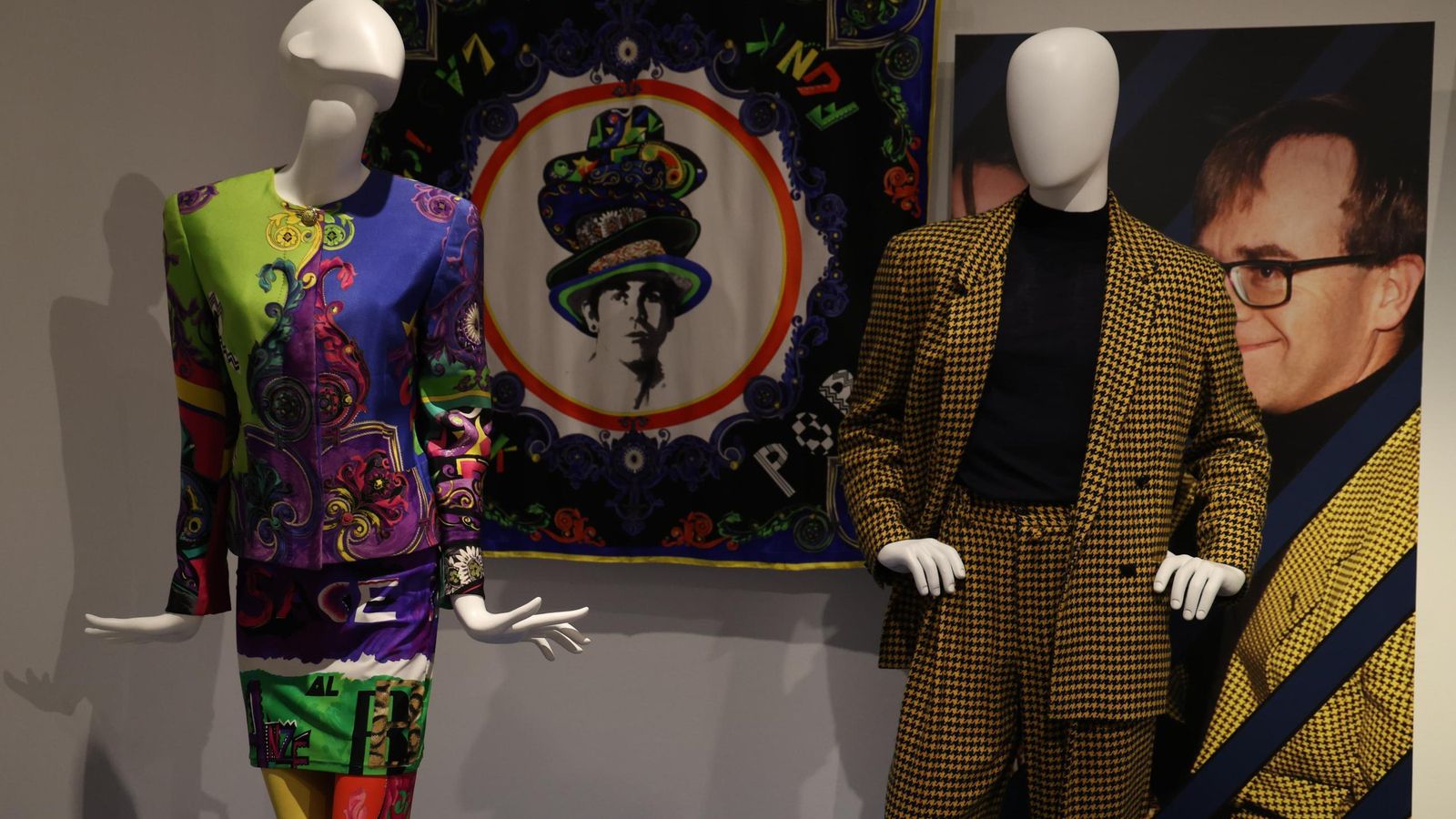 Todos los detalles de la exposición de Versace en Málaga, en imágenes
