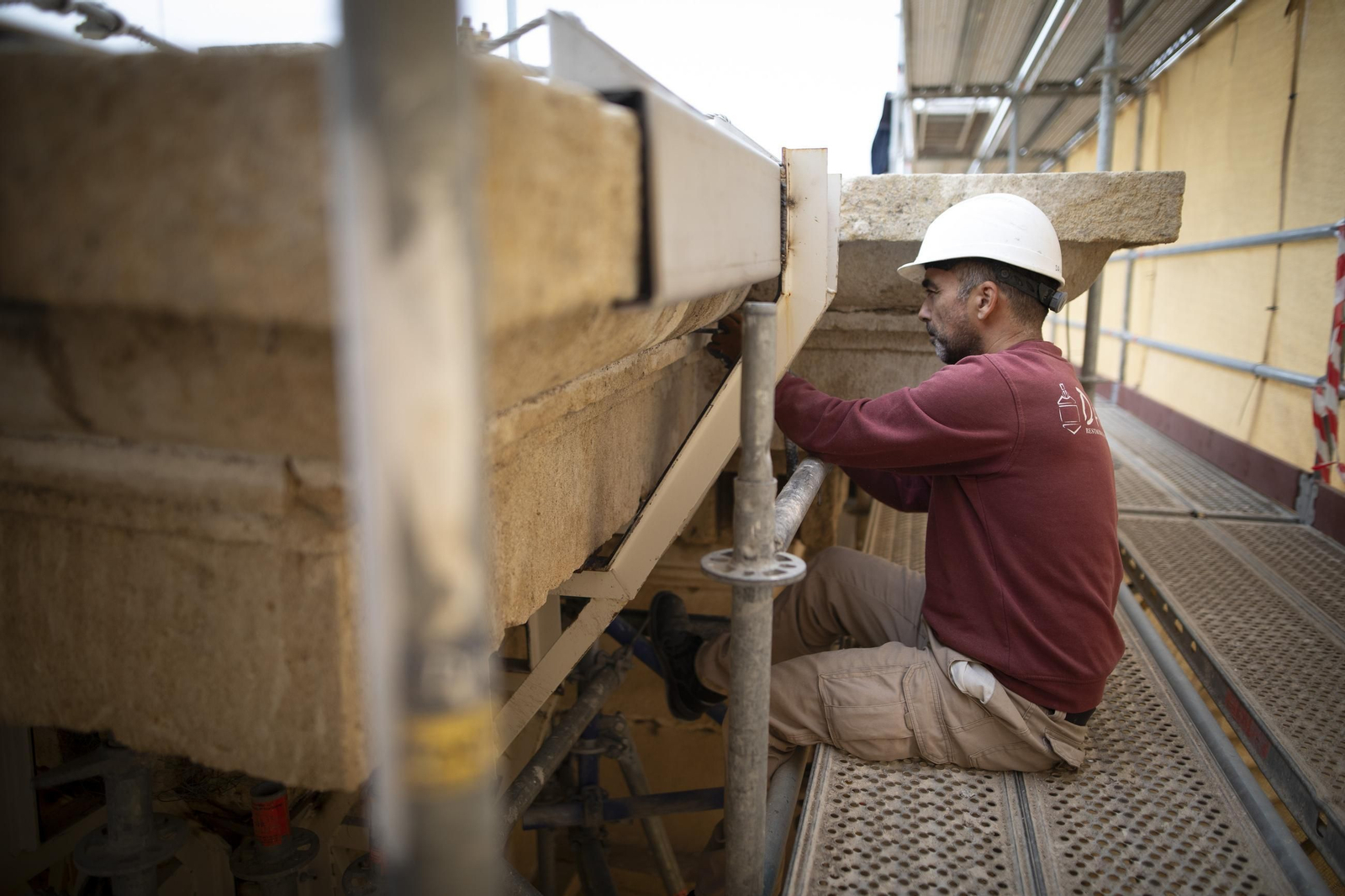 La restauración de la torre de la Catedral de Granada, desde dentro
