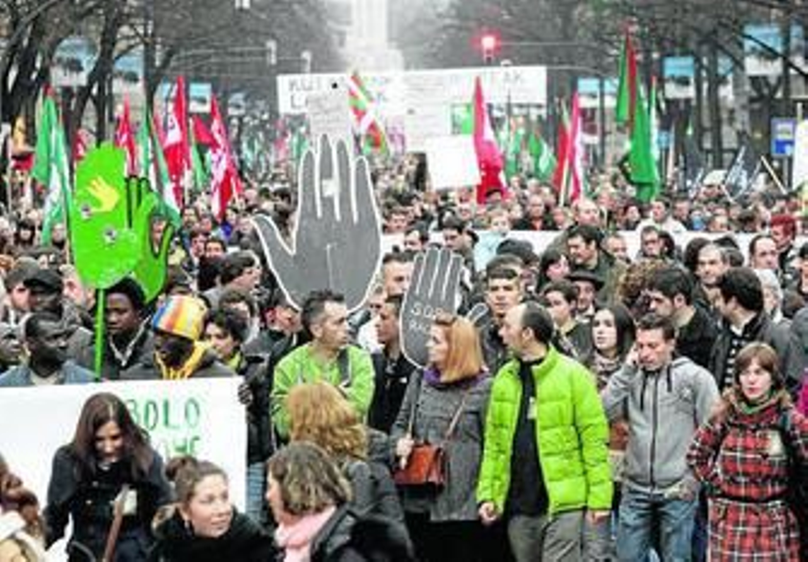 Una manifestación de sindicatos y colectivos sociales contra los recortes.