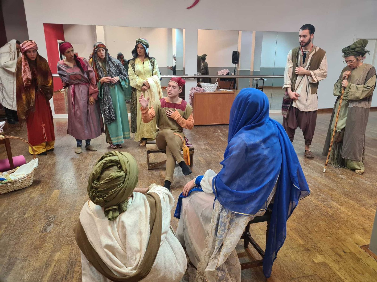 Ensayo de la obra que se estrena hoy a los pies de la Alcazaba.