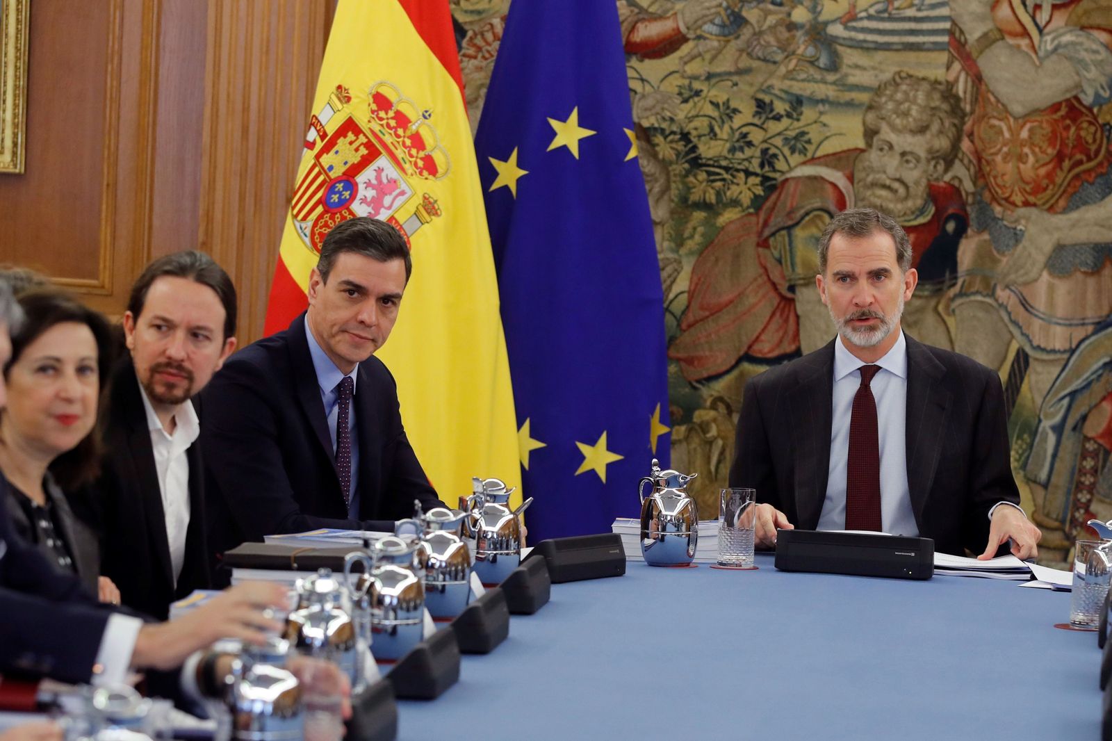 Felipe VI presidiendo la reunión del Consejo de Seguridad Nacional en la Zarzuela junto a Sánchez, Iglesias y Robles el pasado mes de marzo.