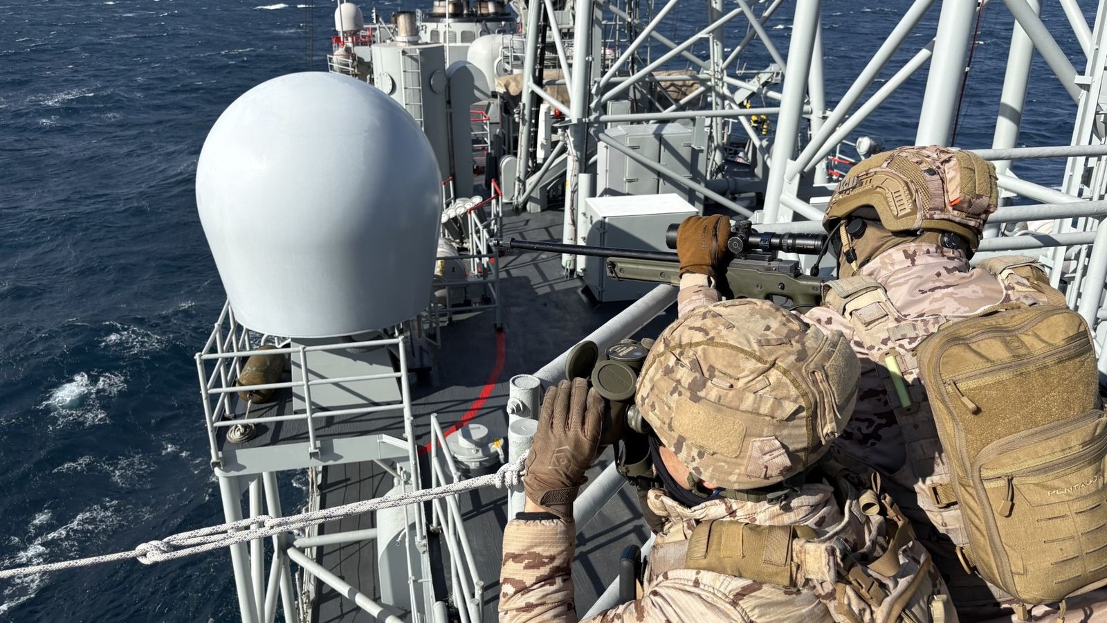 Tirador de precisión del EOS durante ejercicio de tiro frente a amenaza asimétrica.