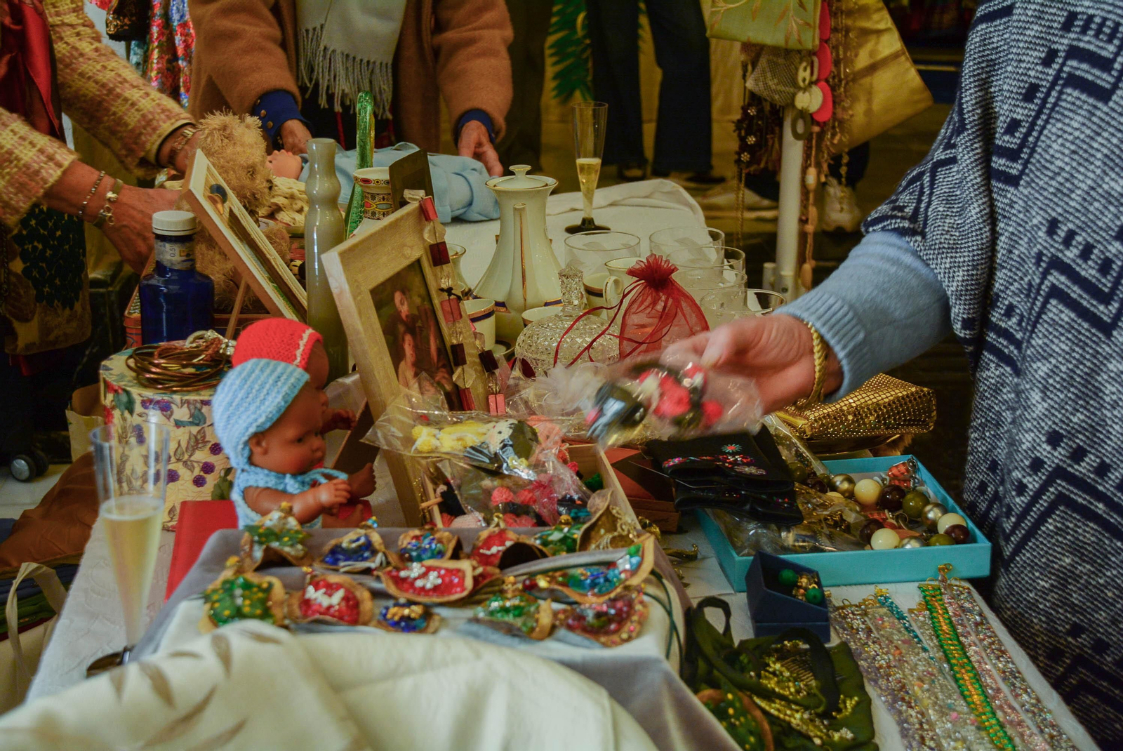 Las mejores imágenes del mercadillo solidario de la Asociación San Rafael Alzheimer de Córdoba Las mejores imágenes del mercadillo solidario de la Asociación San Rafael Alzheimer de Córdoba
