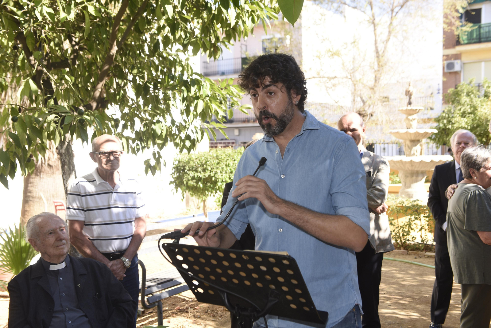 Las imágenes de la inauguración de los jardines del párroco D. Pedro Ybarra