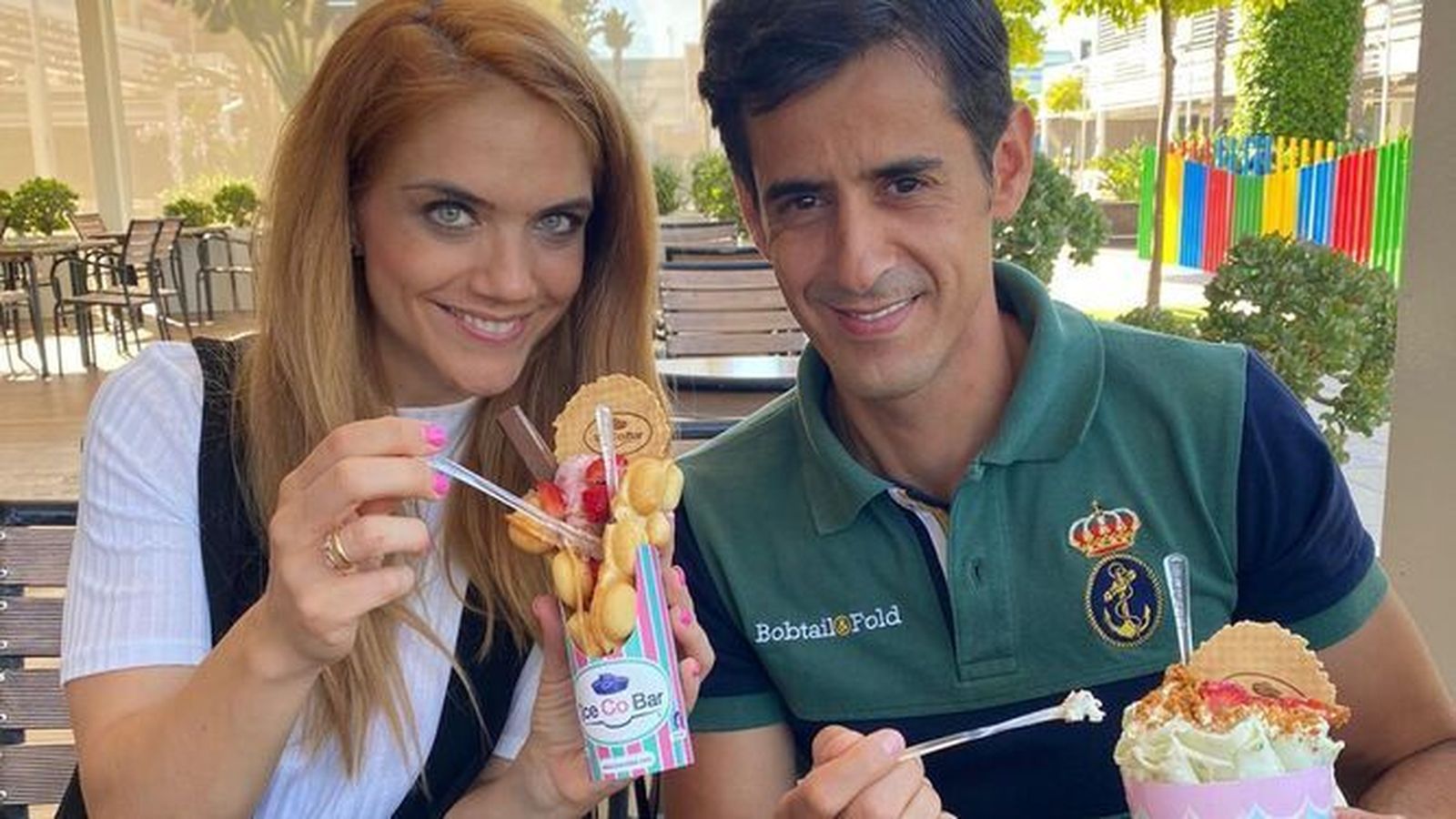 Beatriz Trapote y Víctor Janeiro en IceCoBar en el centro comercial Way Dos Hermanas.