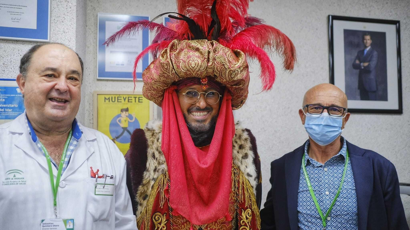 Imágenes de los Reyes Magos recorriendo Cádiz el 5 de enero