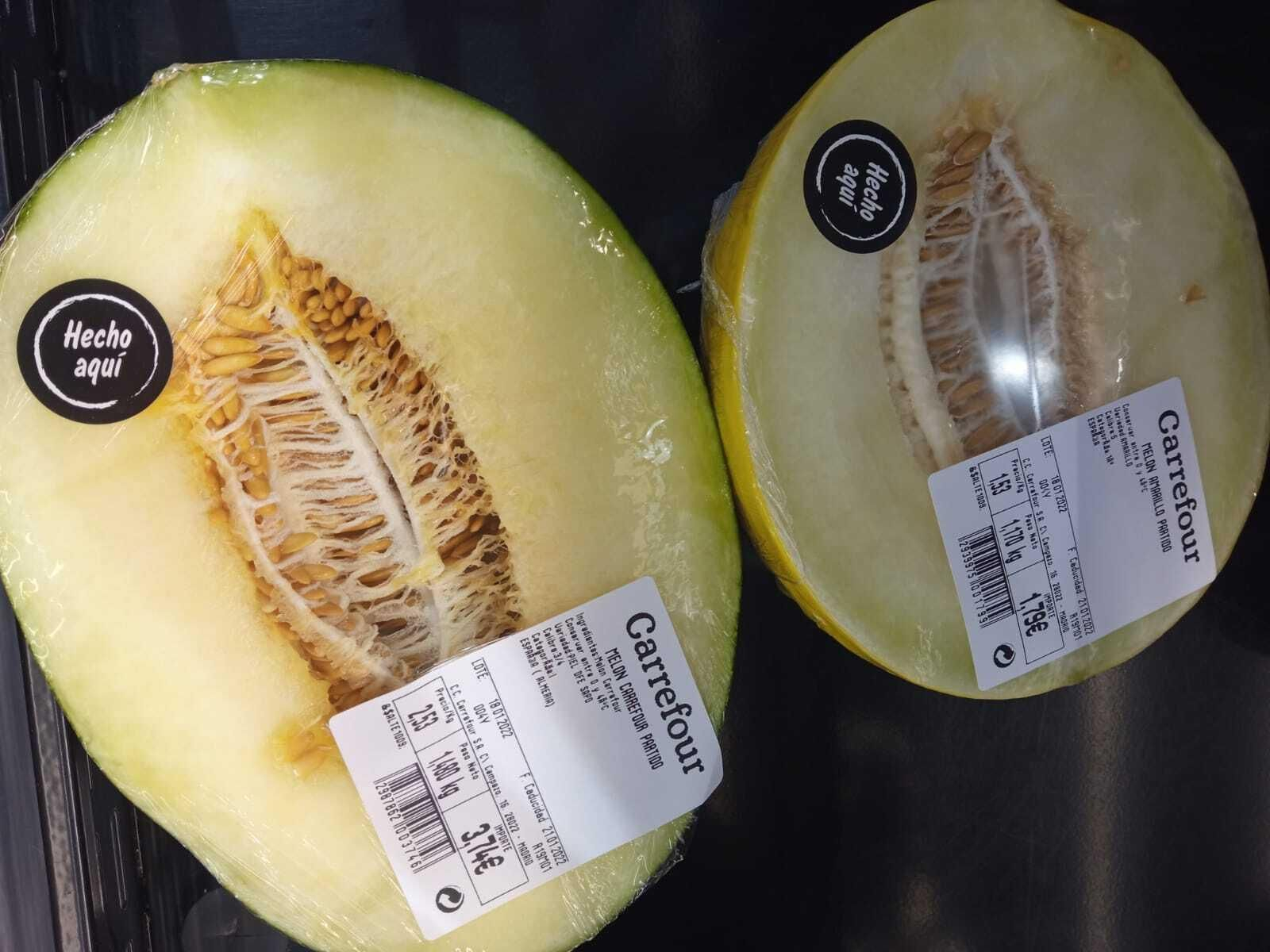 Presuntos melones almerienses en invierno en un lineal de supermercado.