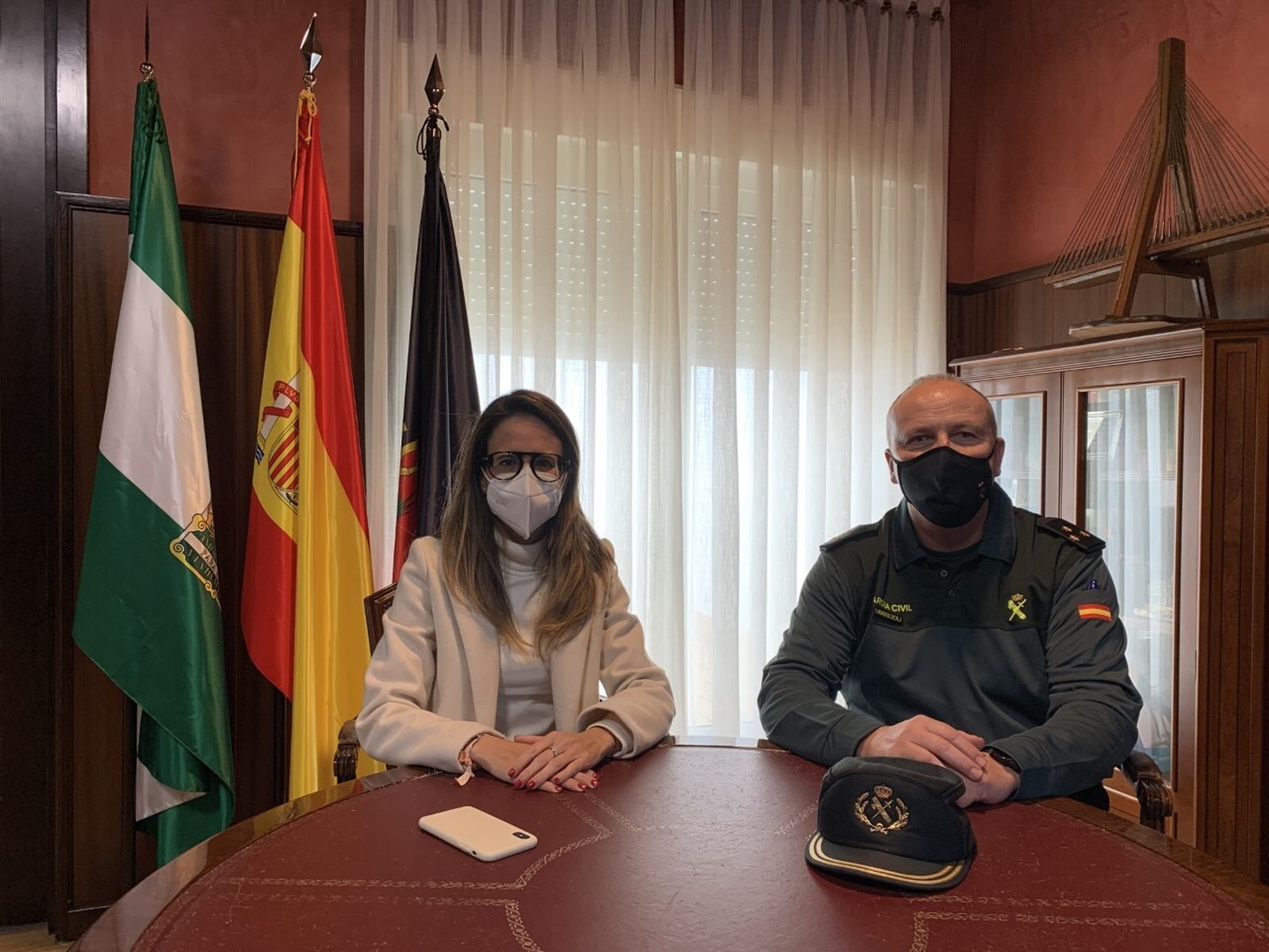 Natalia Santos y Diego Martín, durante el encuentro protocolario en la alcaldía.