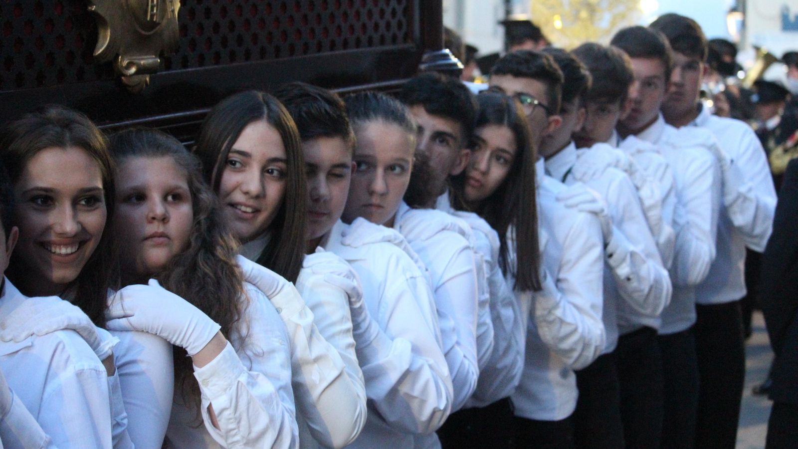 Los niños de Vera durante el Martes Santo.