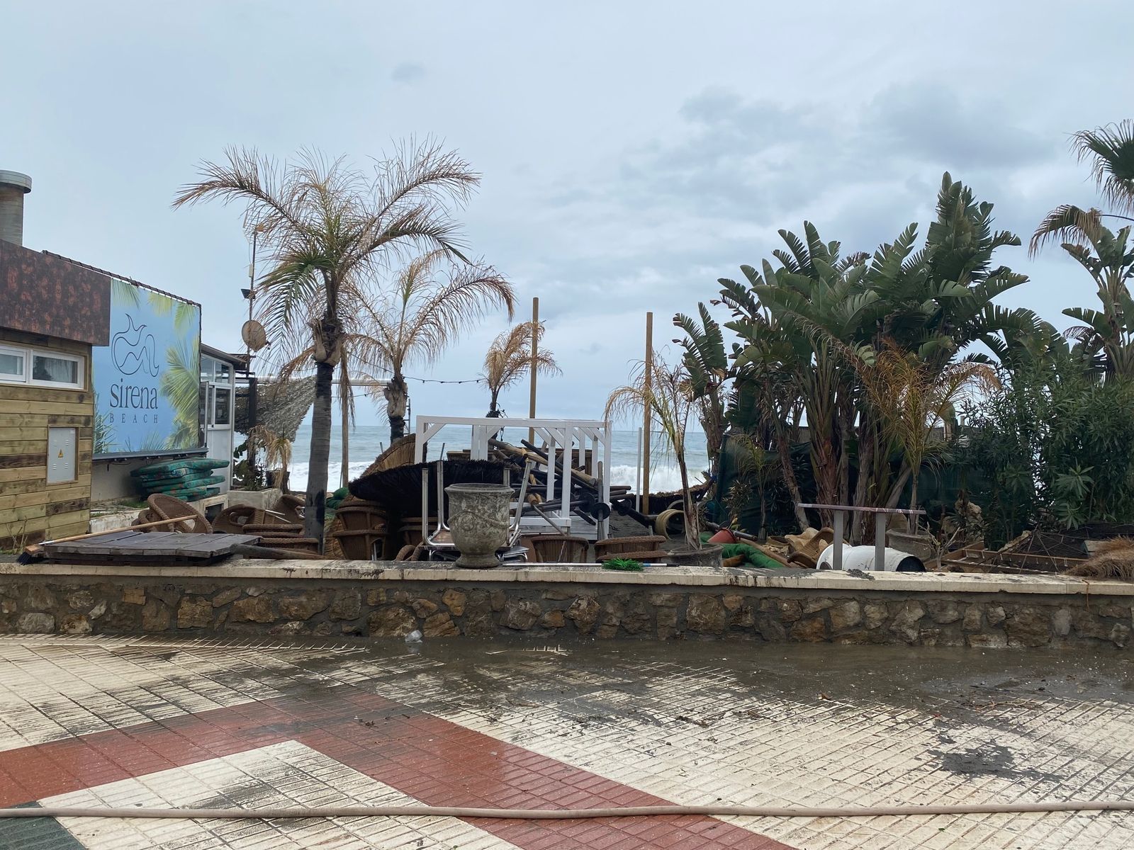 Los destrozos del temporal en las playas de la Axarquía, en fotos