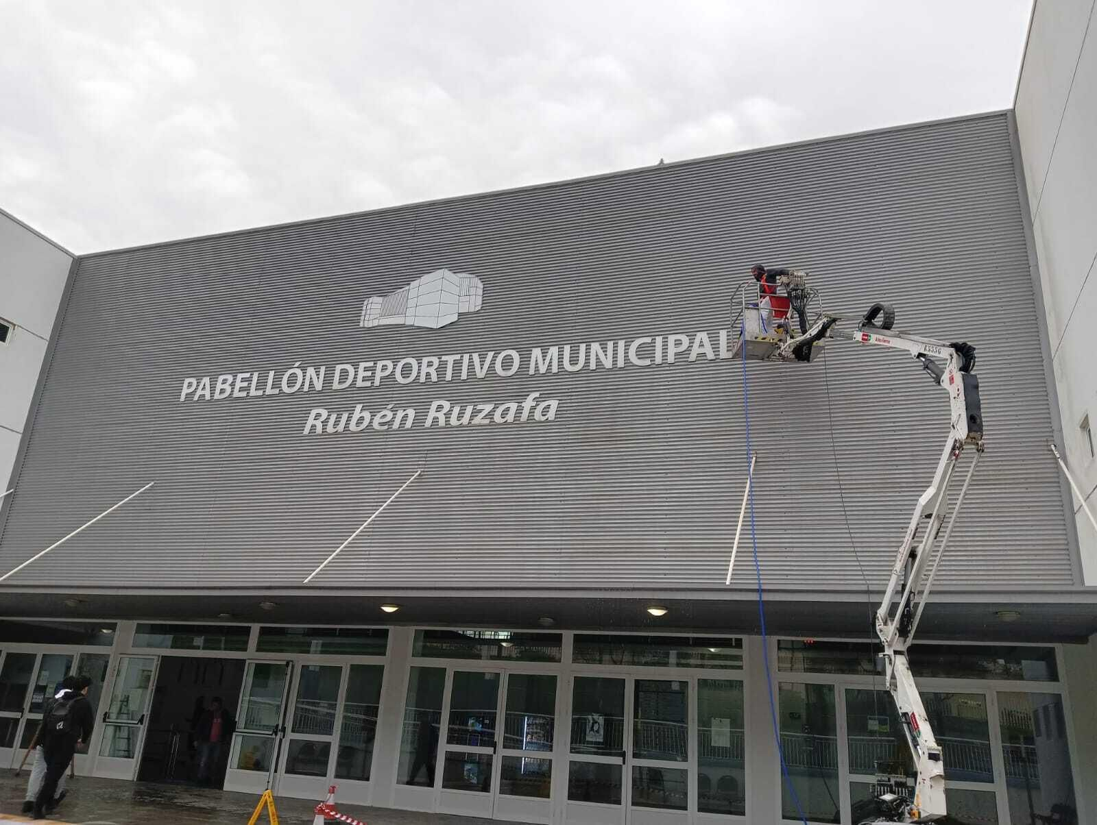 Remodelación de la fachada del pabellón municipal Rubén Ruzafa Remodelación de la fachada del pabellón municipal Rubén Ruzafa