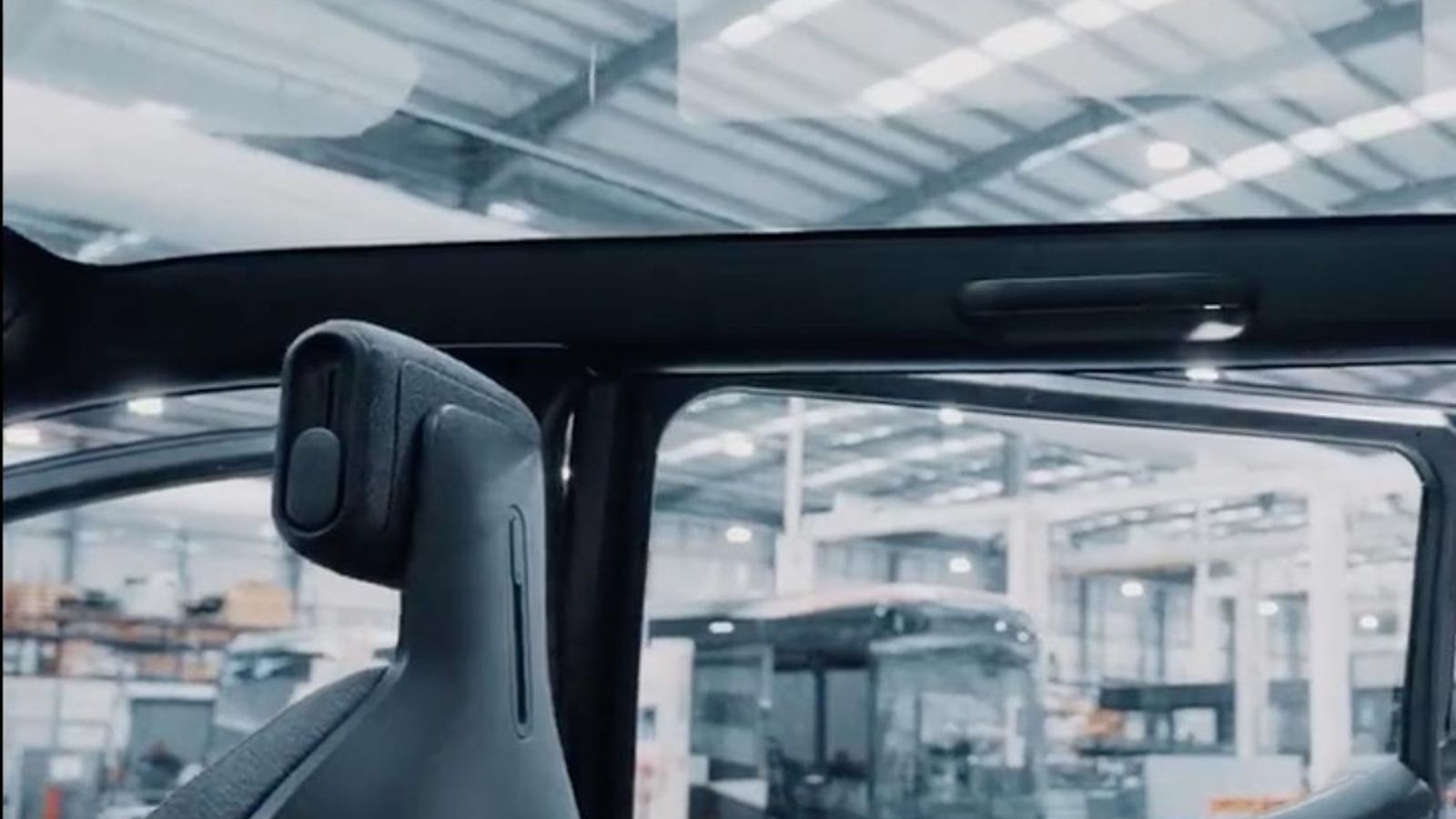 La sensación de amplitud se verá apoyada por una gran superficie acristalada en este coche destinado al carsharing.