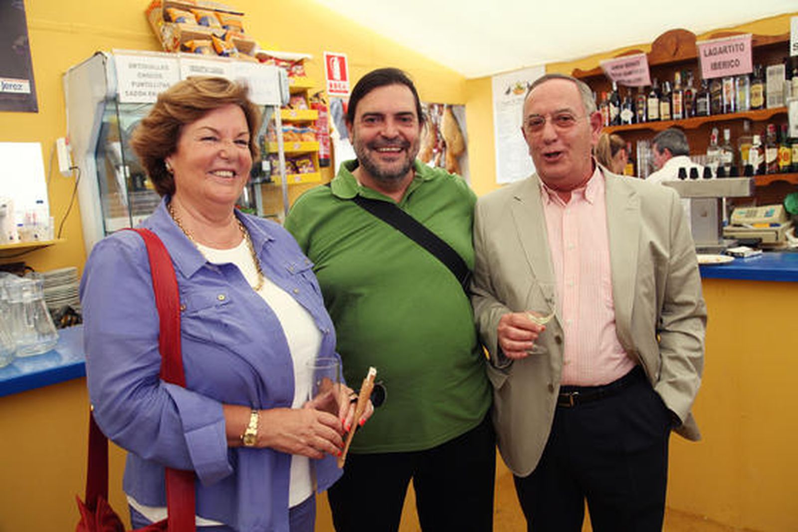 Los consejeros asesores de Diario de Jerez Manuel González Fustegueras y Luis García Ruiz, junto a María Antonia Prado.

Foto: Vanesa Lobo