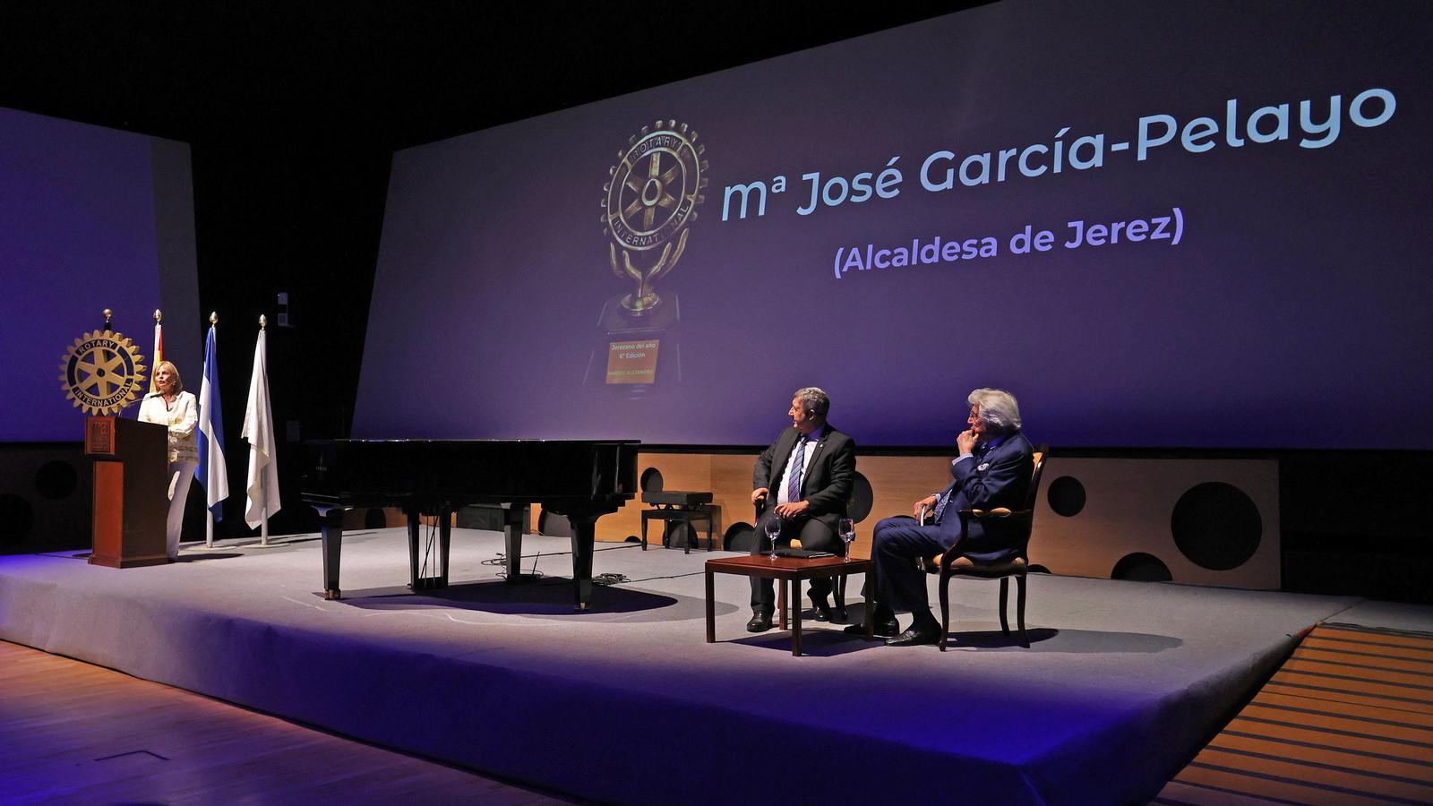 Manuel Alejandro recibe el premio Jerezano del Año del Rotary Club Jerez