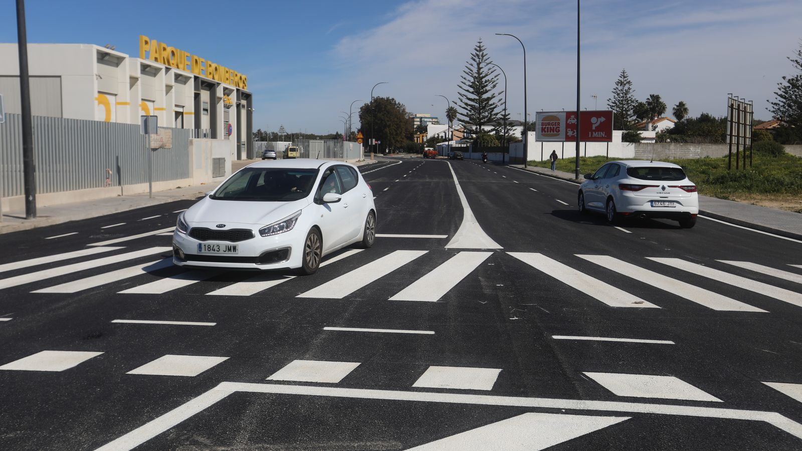 Tramo asfaltado de la carretera Batería de La Ardila, junto al Parque de Bomberos.