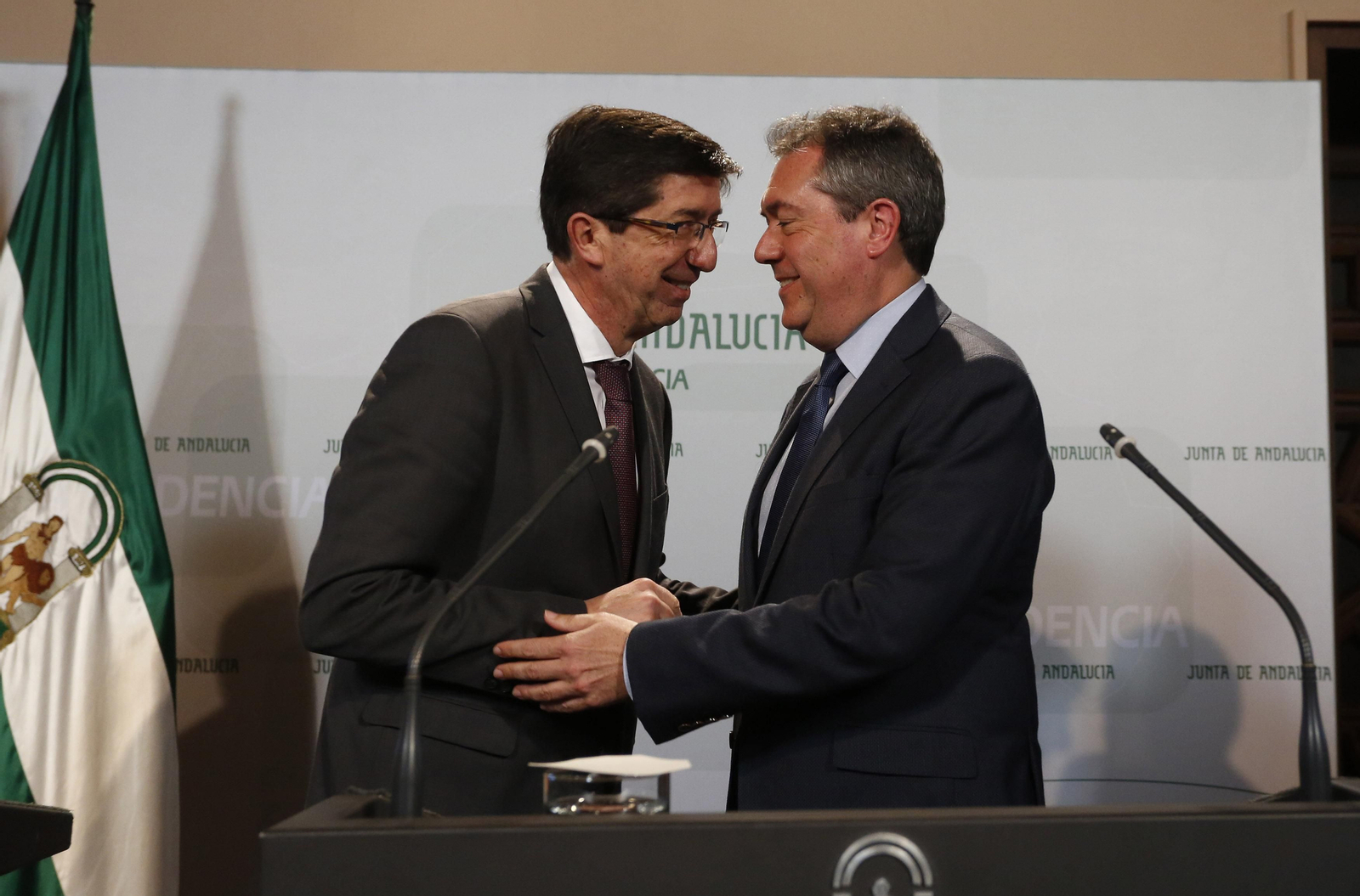 El consejero de Justicia, Regeneración y Turismo, Juan Marín y el alcalde de Sevilla, Juan Espadas