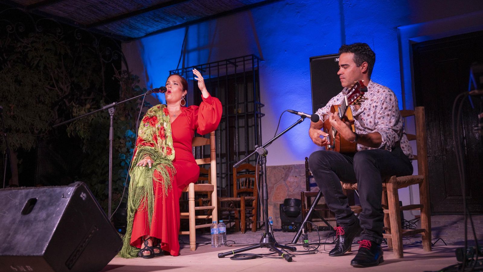 Judit Alférez con la guitarra de David Rodríguez.