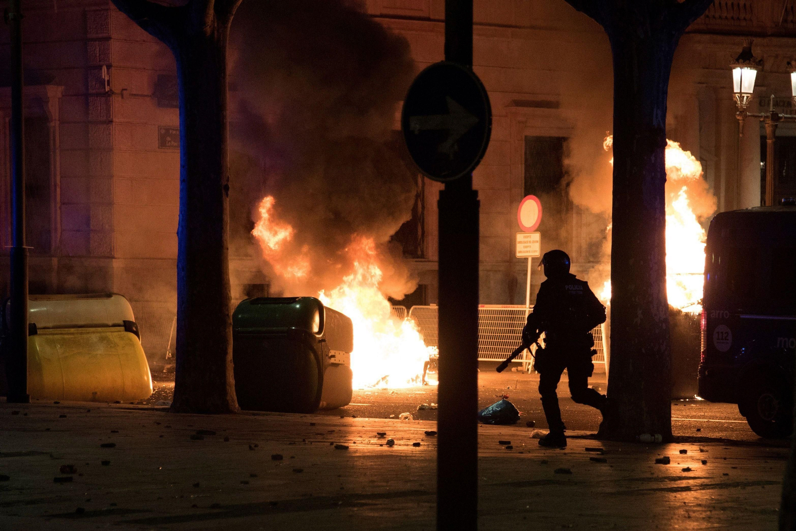 Las imágenes de los disturbios en Cataluña por el arresto de Pablo Hasel