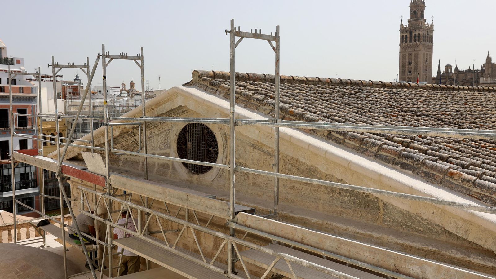 Los andamios en la sala capitular alta.