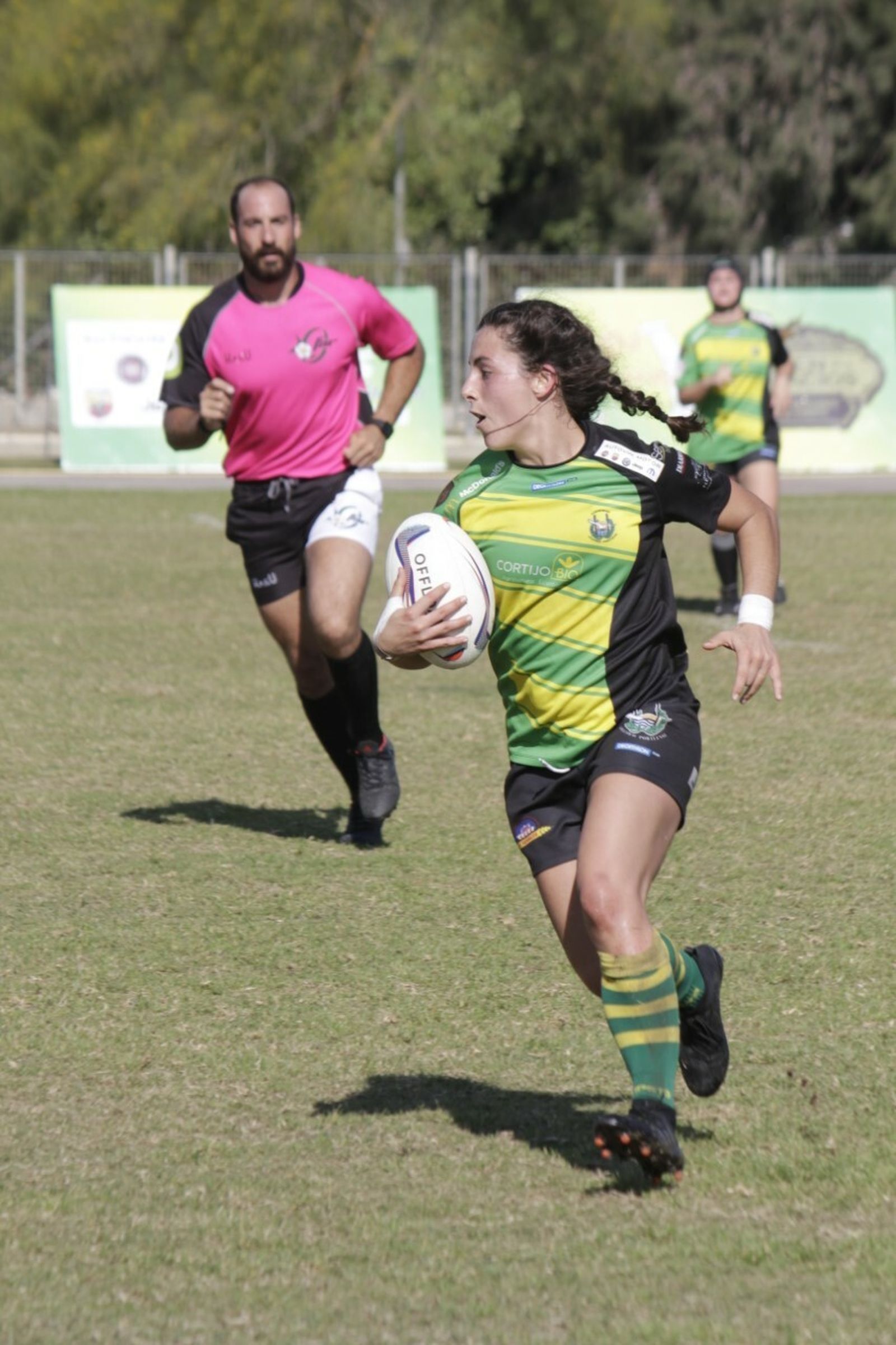 Jugada del último partido disputado por el equipo femenino en El Puerto.