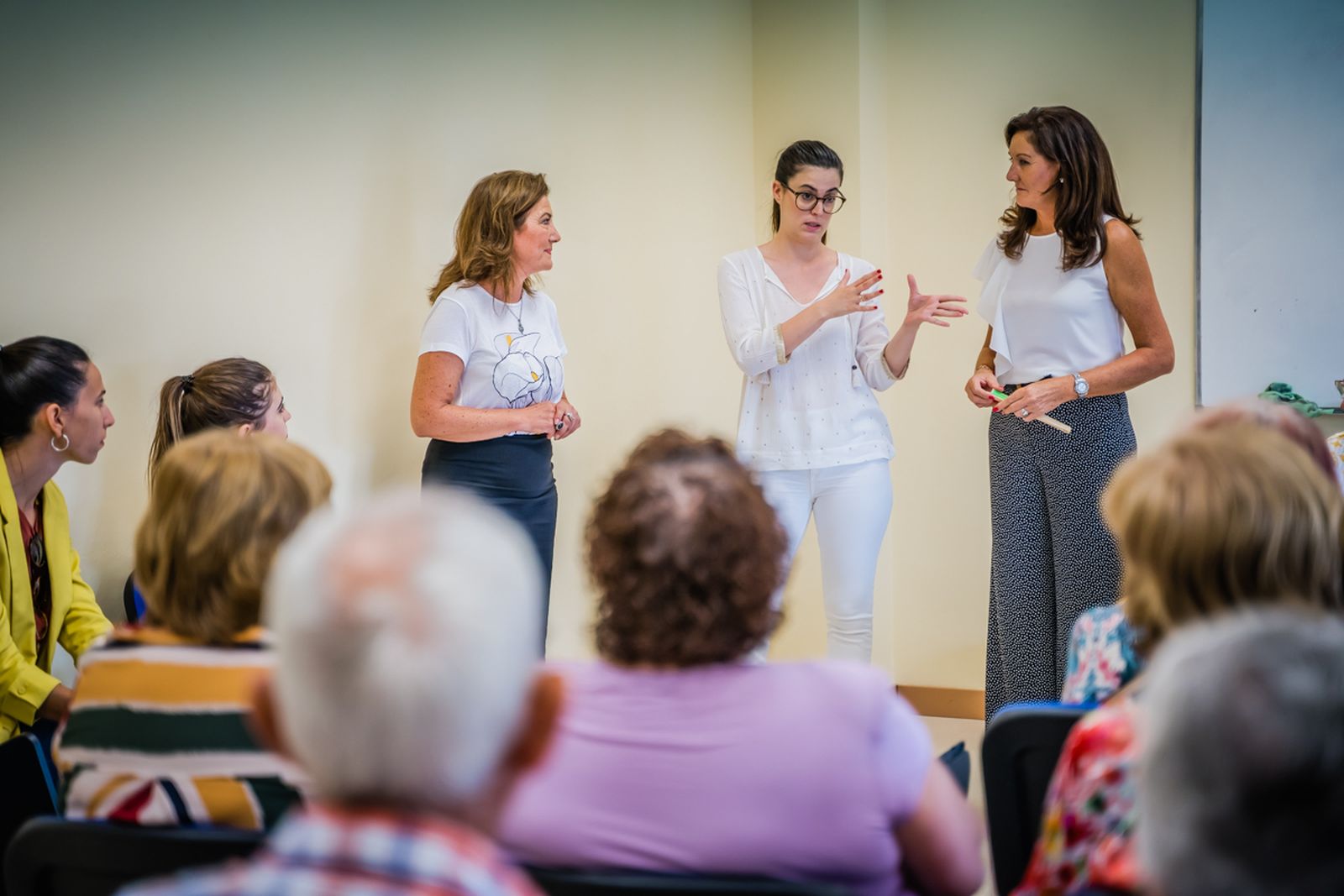 Talleres de habilitación y terapia ocupacional para el bienestar de los mayores en Roquetas