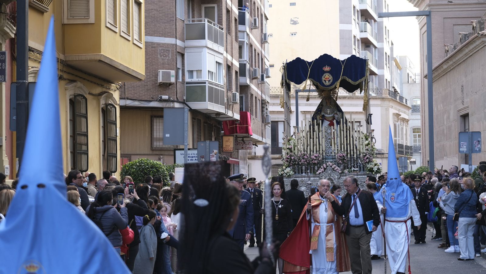 Procesión del Cristo del Amor en Almería, en imágenes