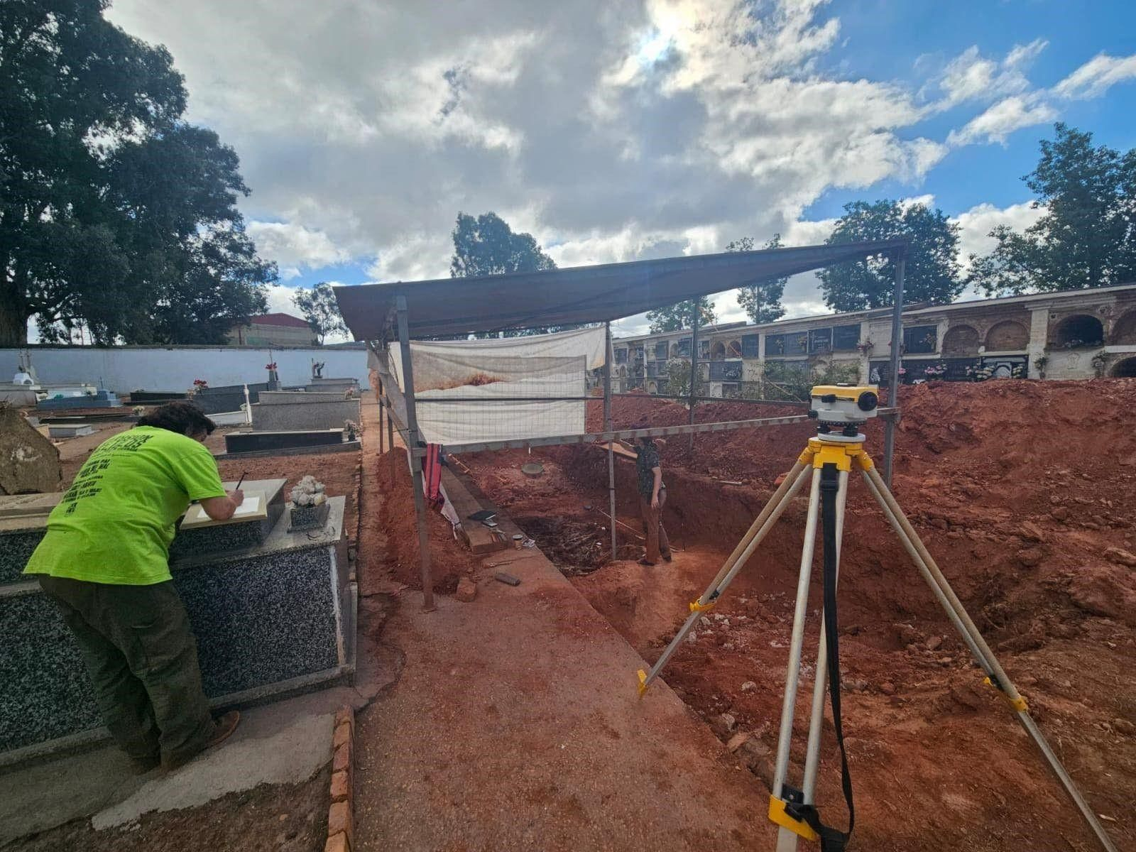 Fosas en el cementerio de Minas de Riotinto.