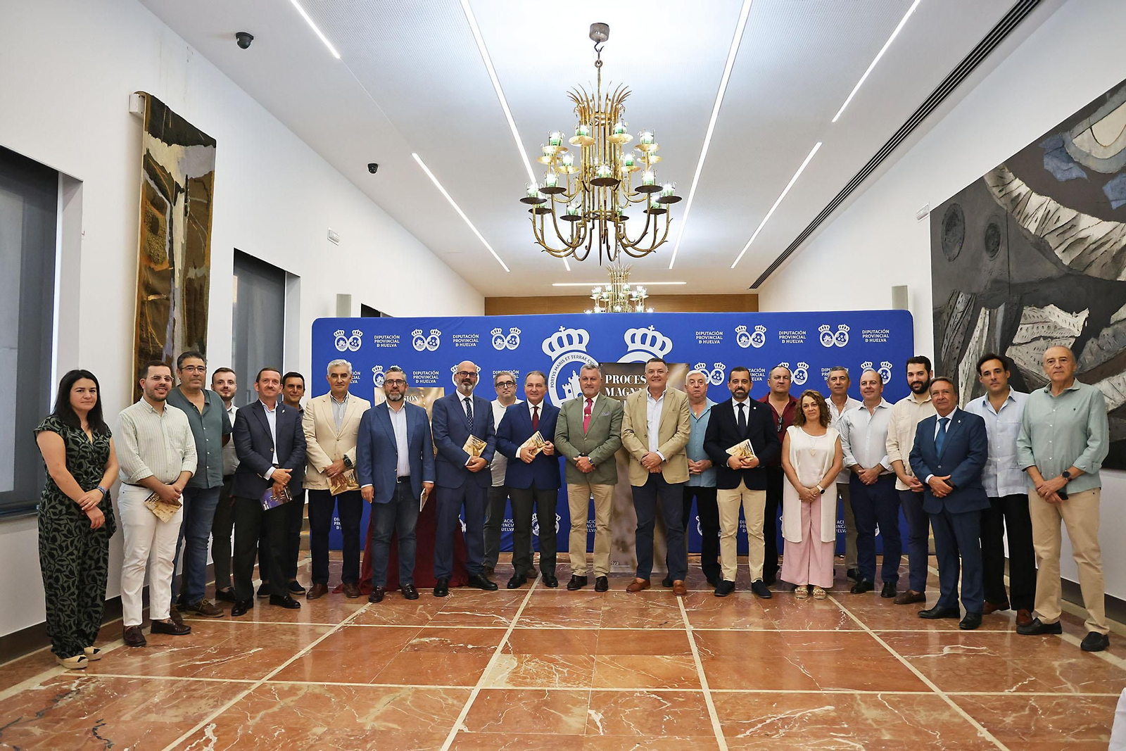 Imágenes de presentación de la guía de la Procesión Magna Mariana 2025 de Huelva Información