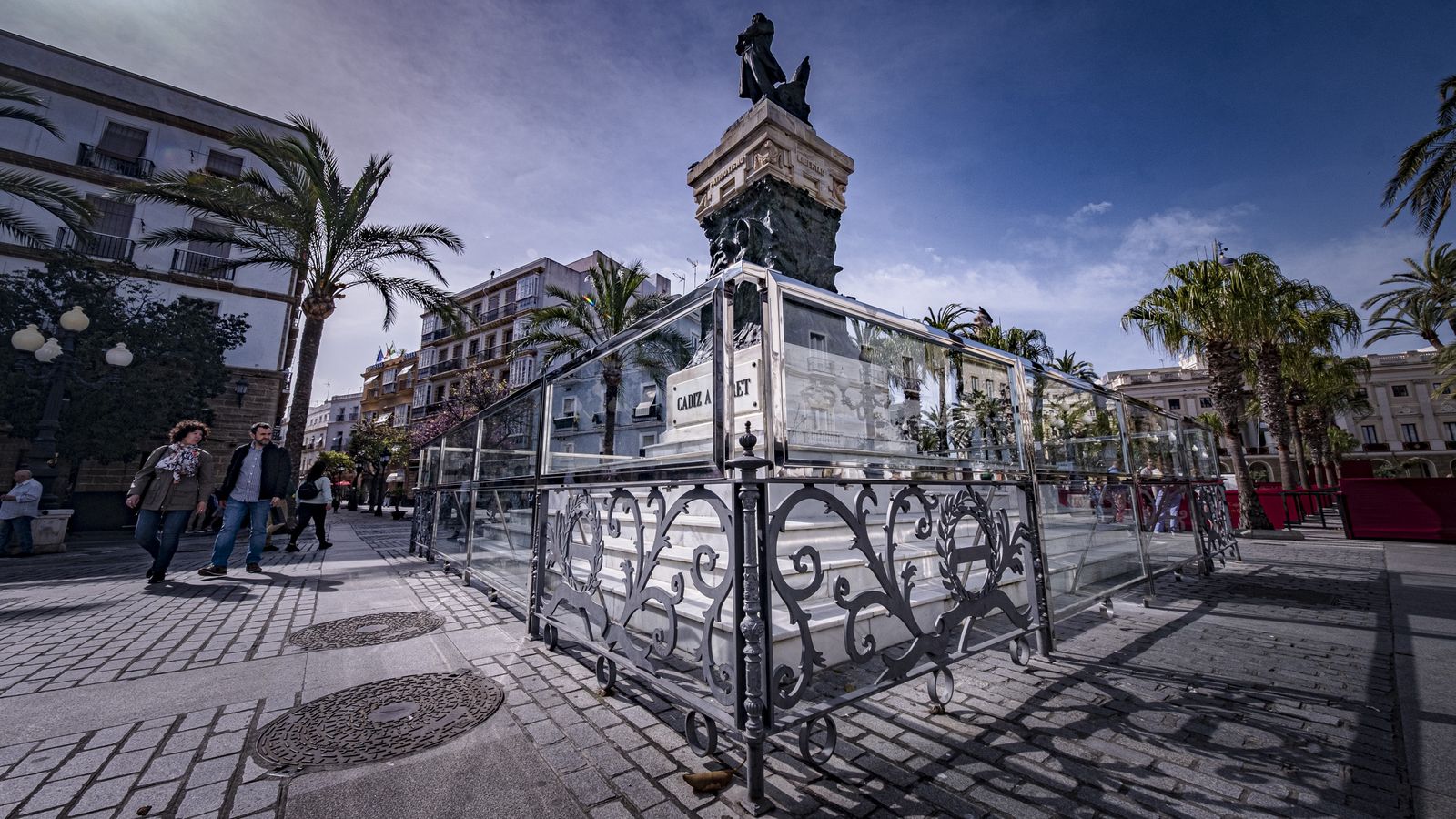 Las imágenes de cómo se prepara la ciudad de Cádiz para la Semana Santa 2025
