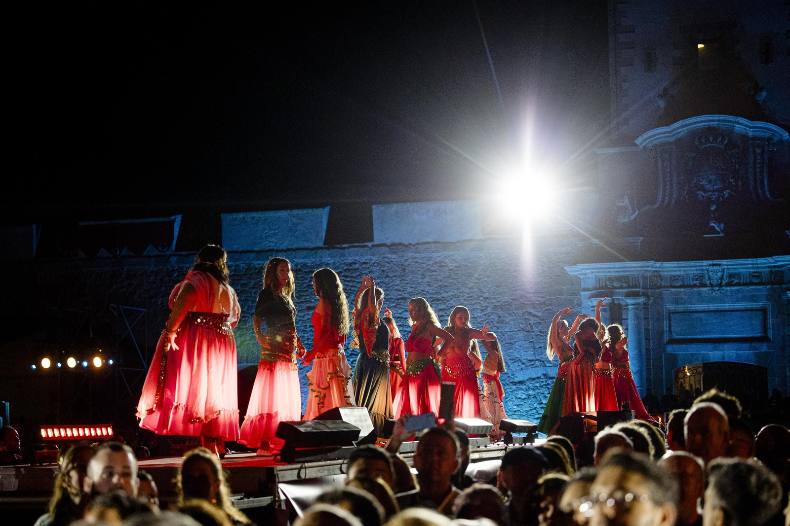 Las imágenes de "Foedus, Gaditanorum", el espectáculo de clausura del festival Cádiz Romana en las Puertas de Tierra