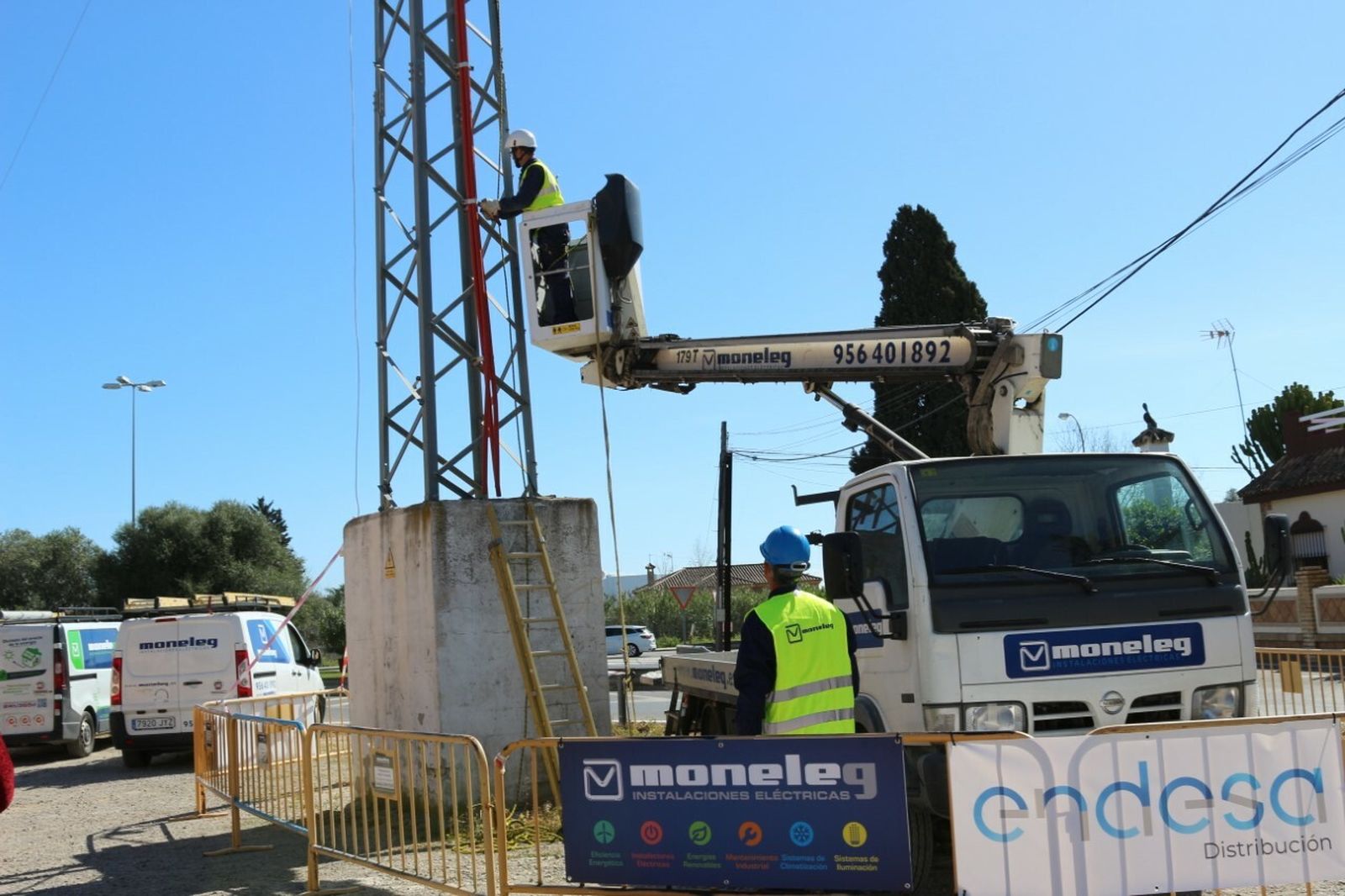 Operarios durante las obras en el Callejón del Águila.