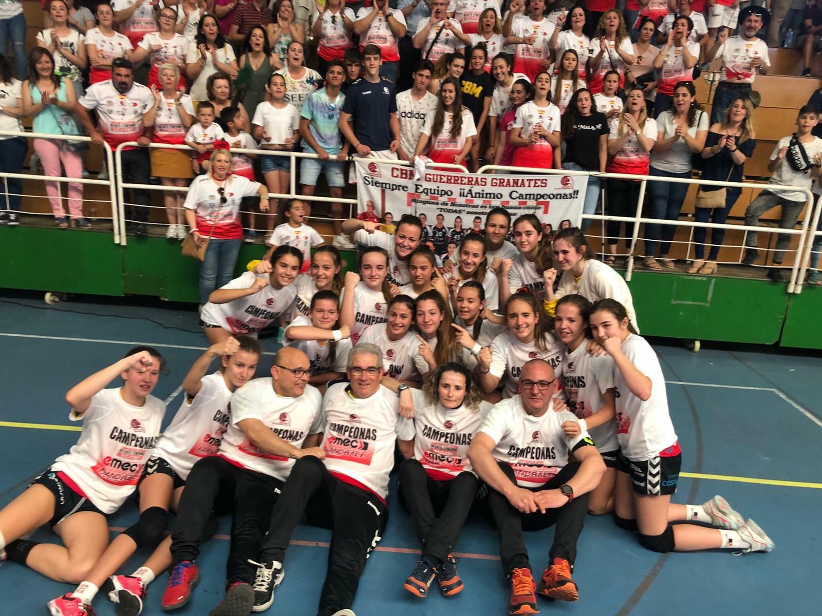 Las infantiles del Smurfit Kappa celebran su pase a la Fase Final del Campeonato de España.