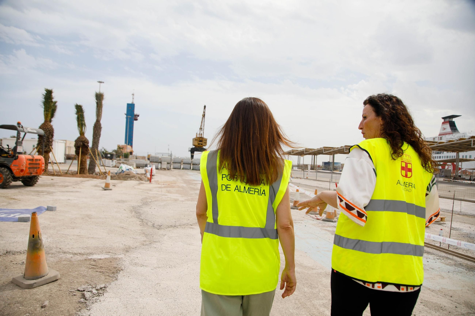 Las imágenes del derribo de la valla del Puerto, entrada de Muelle de Levante y Ribera I de Almería