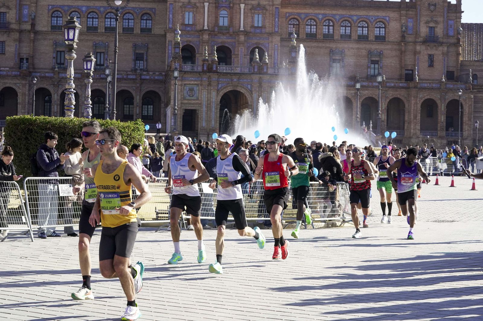 El Zúrich Maraton de Sevilla 2026 en la Plaza de España, galería 1