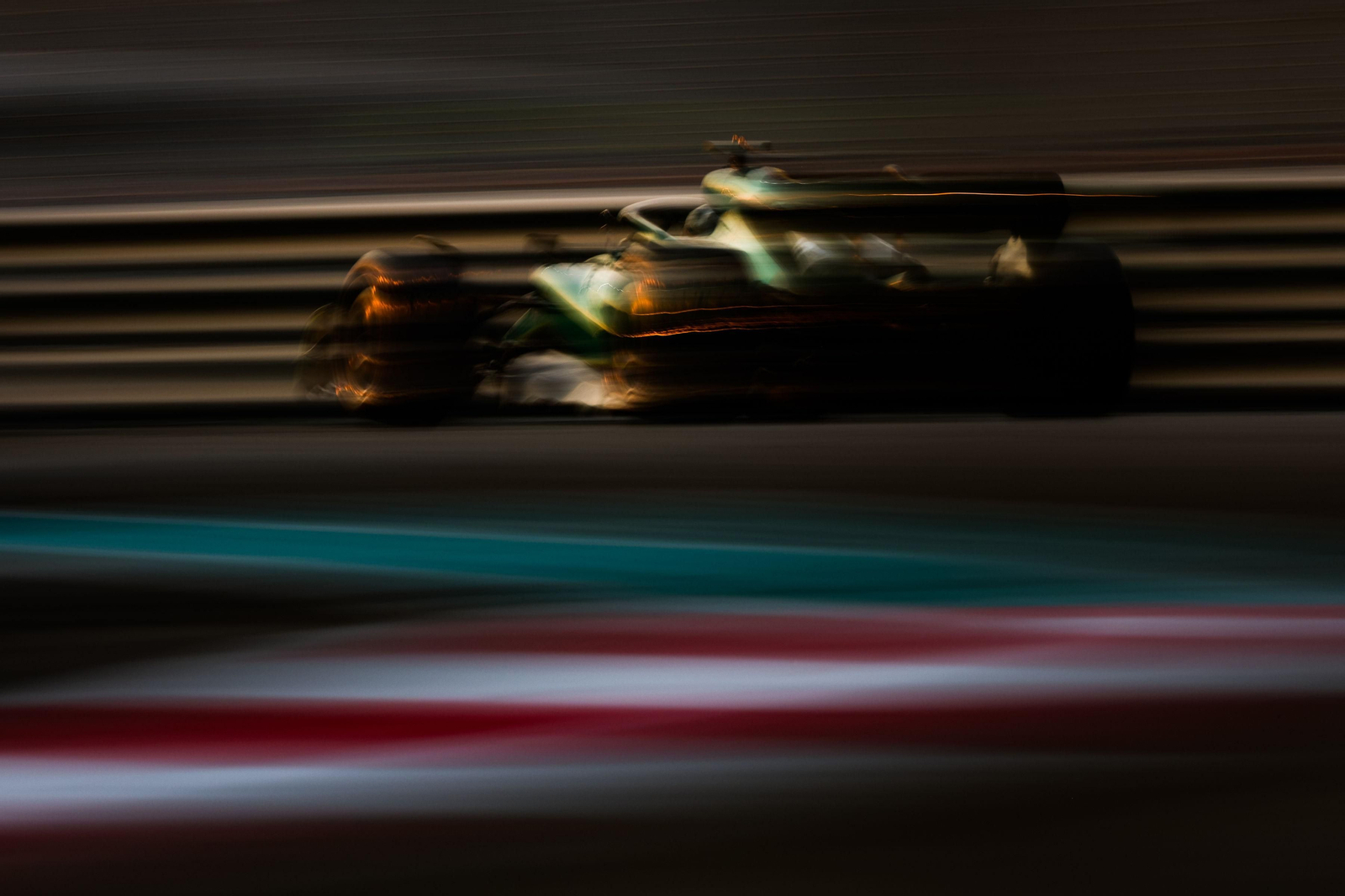 Las escuderías de  Fórmula uno se prueban tras el fin de temporada