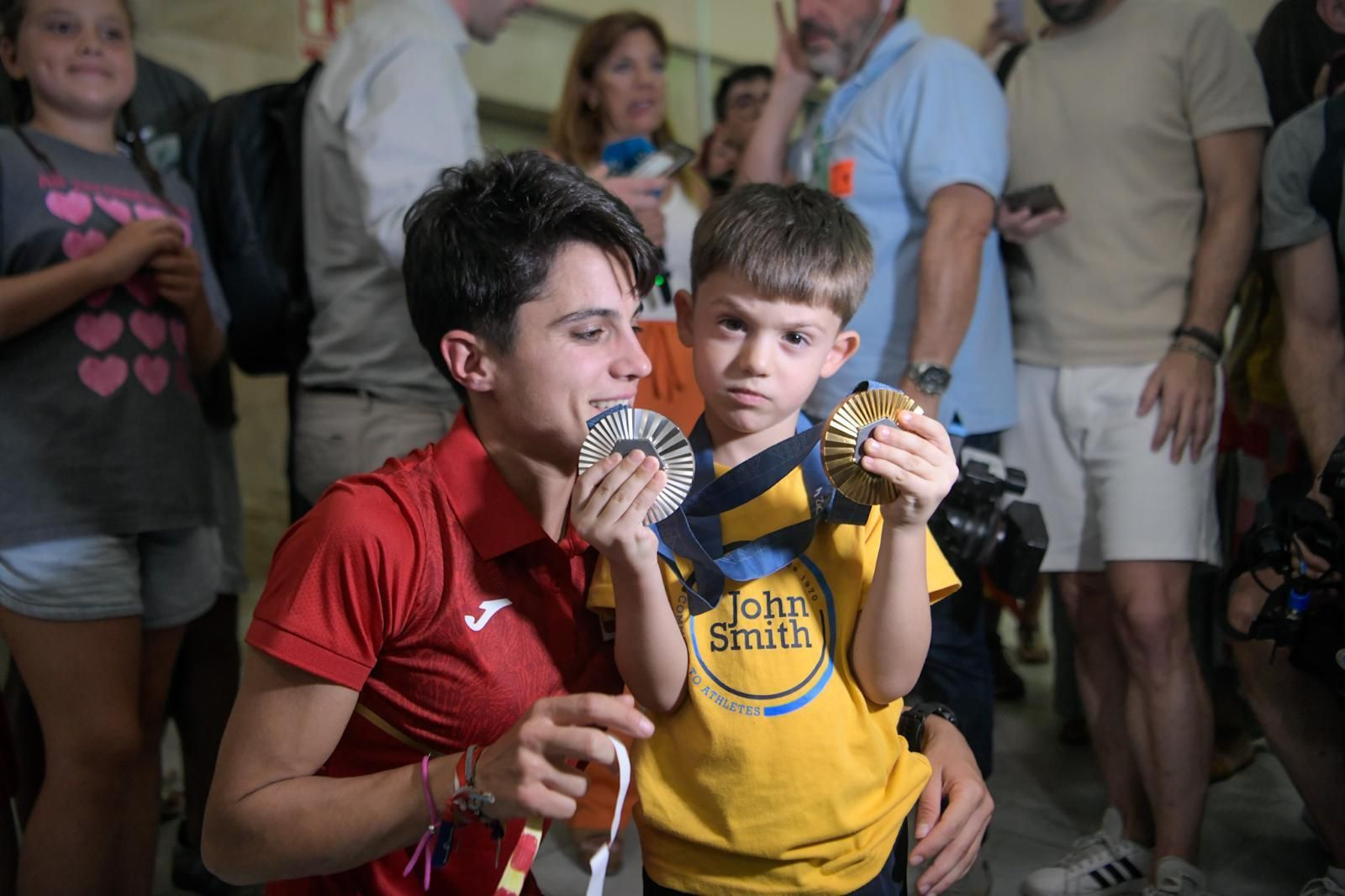 Granada recibe a la campeona María Pérez, en imágenes