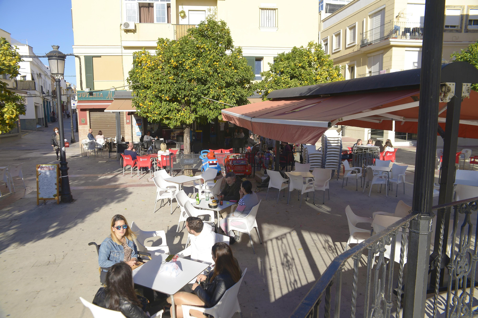 Fotos de ambiente en las calles y plazas de Los Barrios
