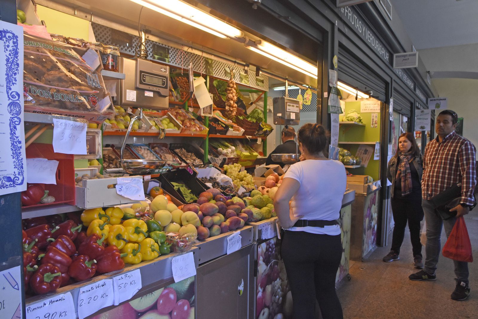 Puesto de uno de los mercados de Córdoba.
