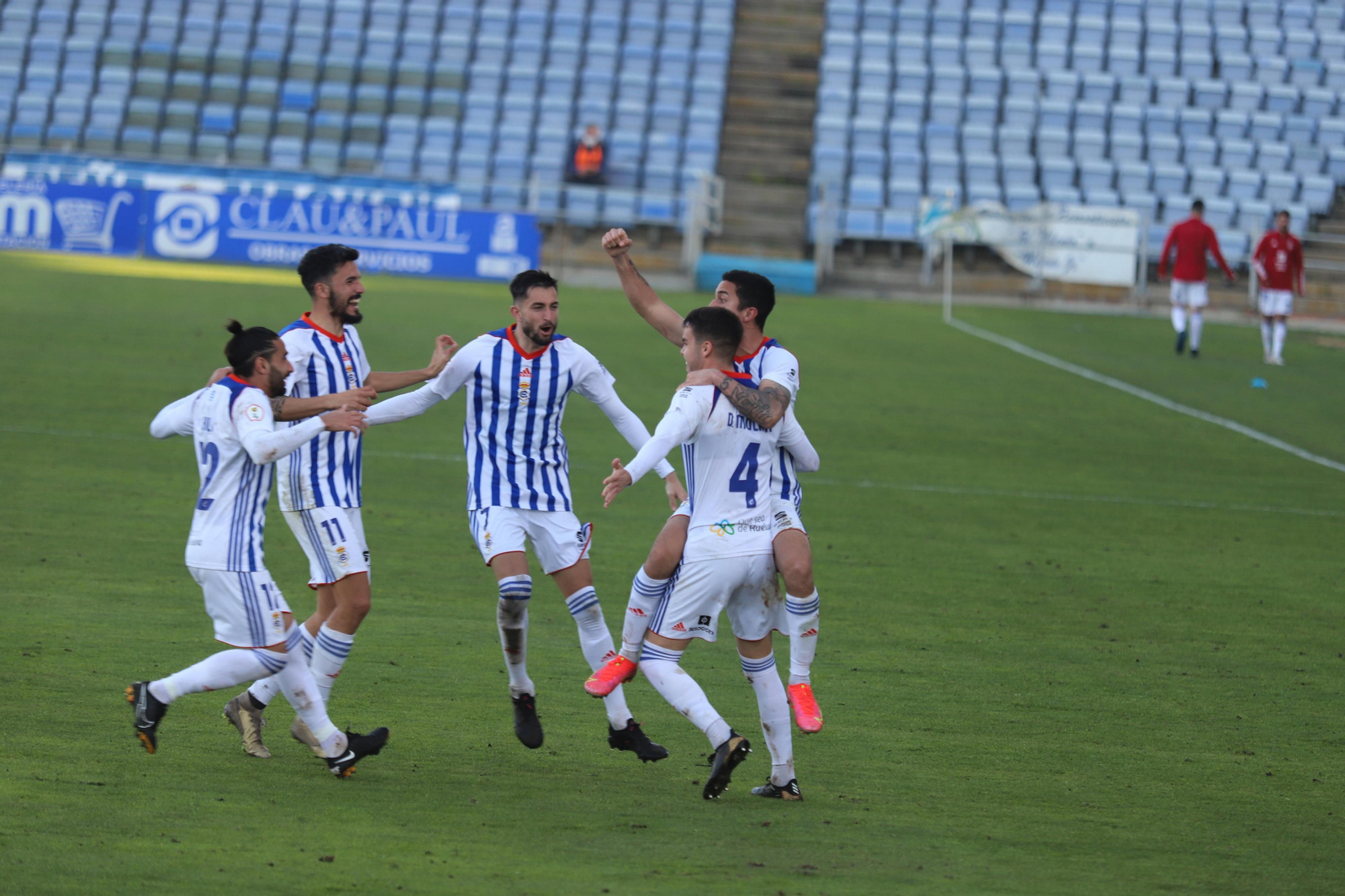 Imágenes del encuentro entre el Recreativo de Huelva y Cadiz B