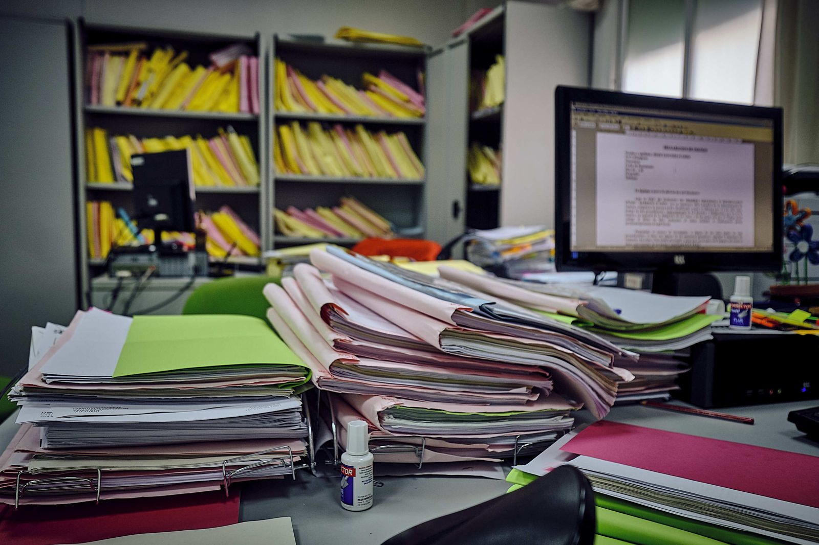 Un juzgado de la provincia de Cádiz repleto de expedientes.