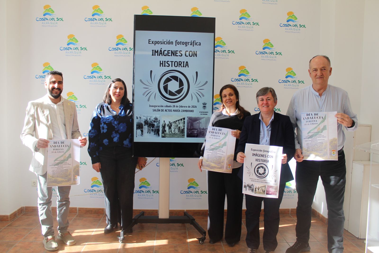 Imagen de la presentación de la exposición 'Imágenes con historia', en Periana