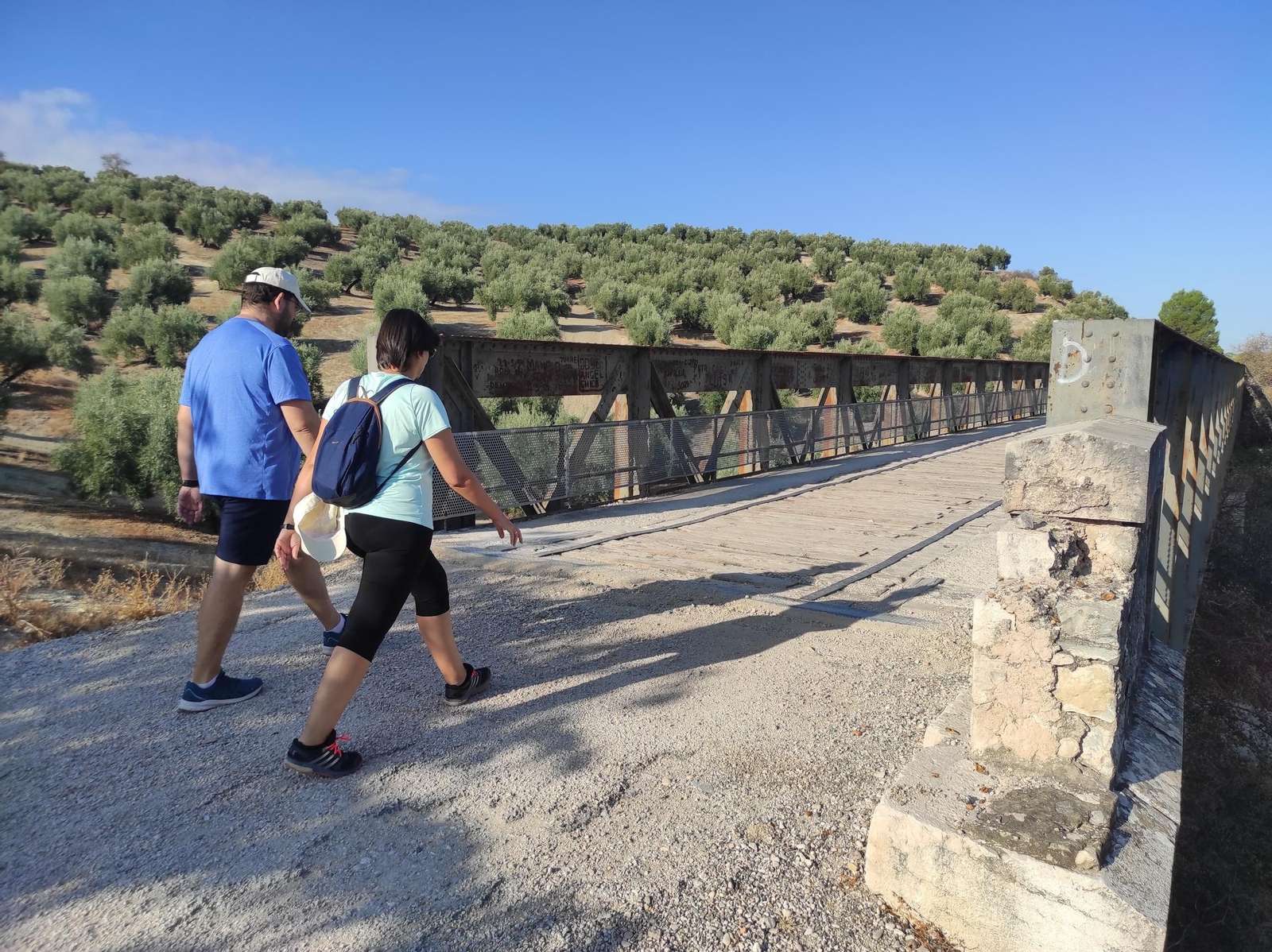 De Torredelcampo a Porcuna por la Vía Verde del Aceite: túneles, pasarelas y arte