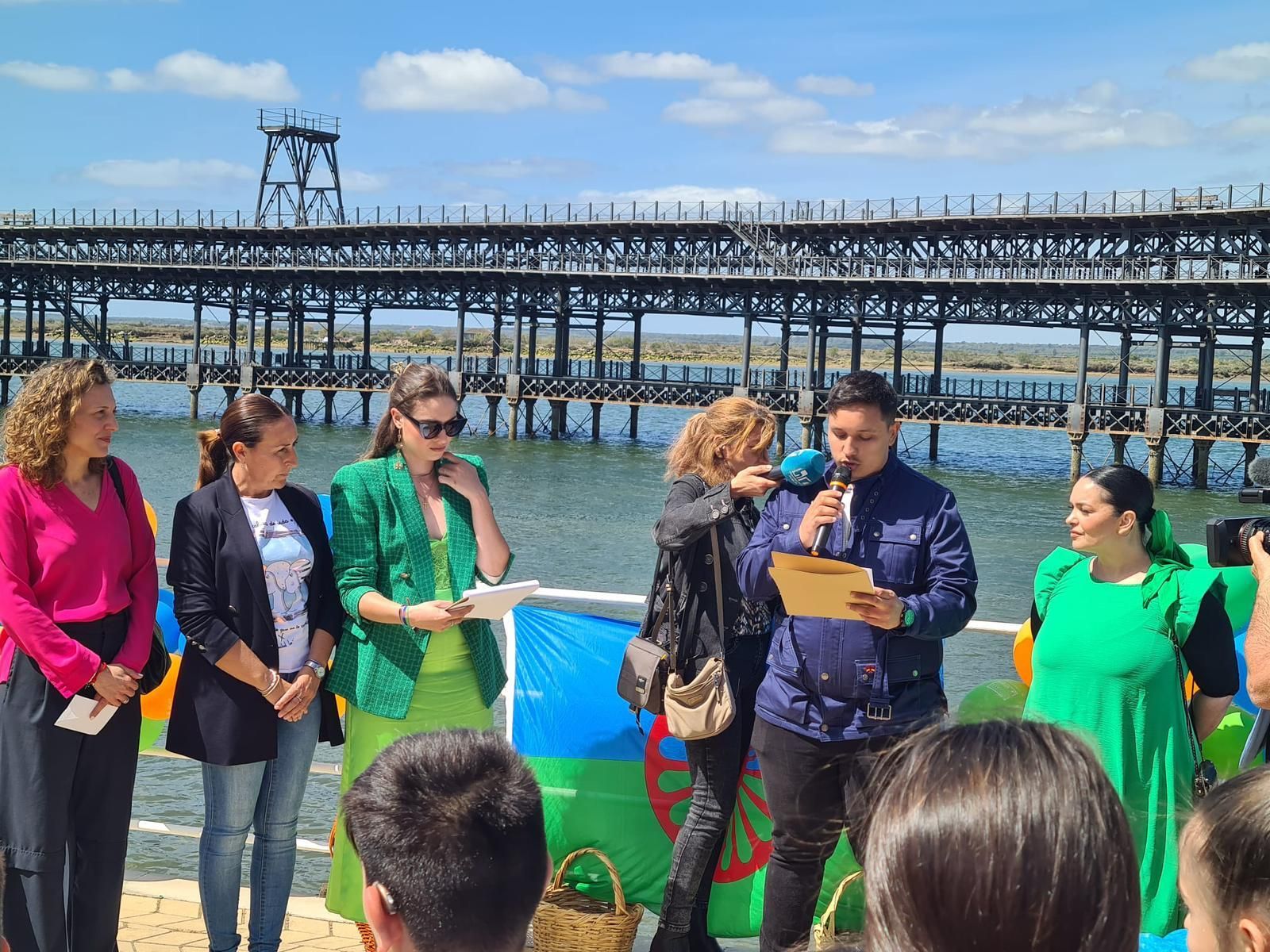 Lectura del manifiesto en el Día Internacional del Pueblo Gitano en Huelva.