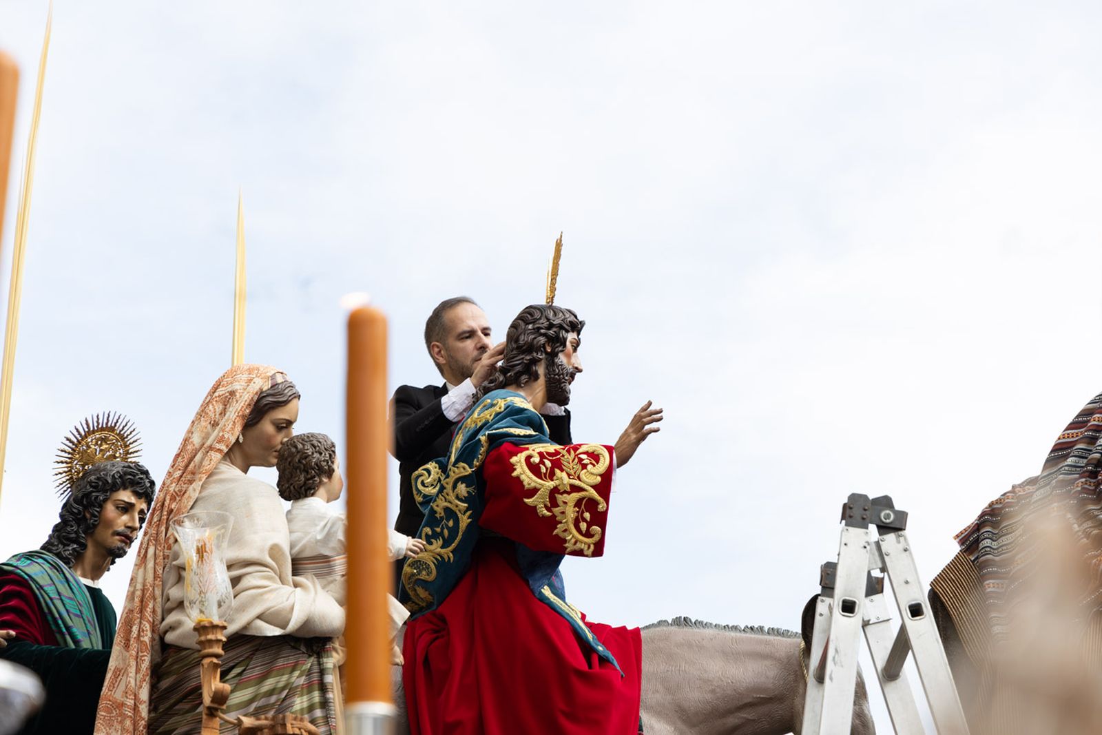 Los jiennenses se echan a la calle para presenciar la primera de las procesiones de la jornada: la Borriquilla (I)
