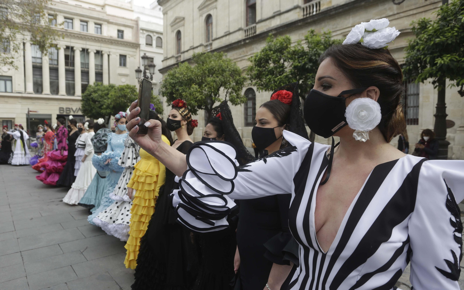 Las imágenes de la manifestación del sector de la moda flamenca