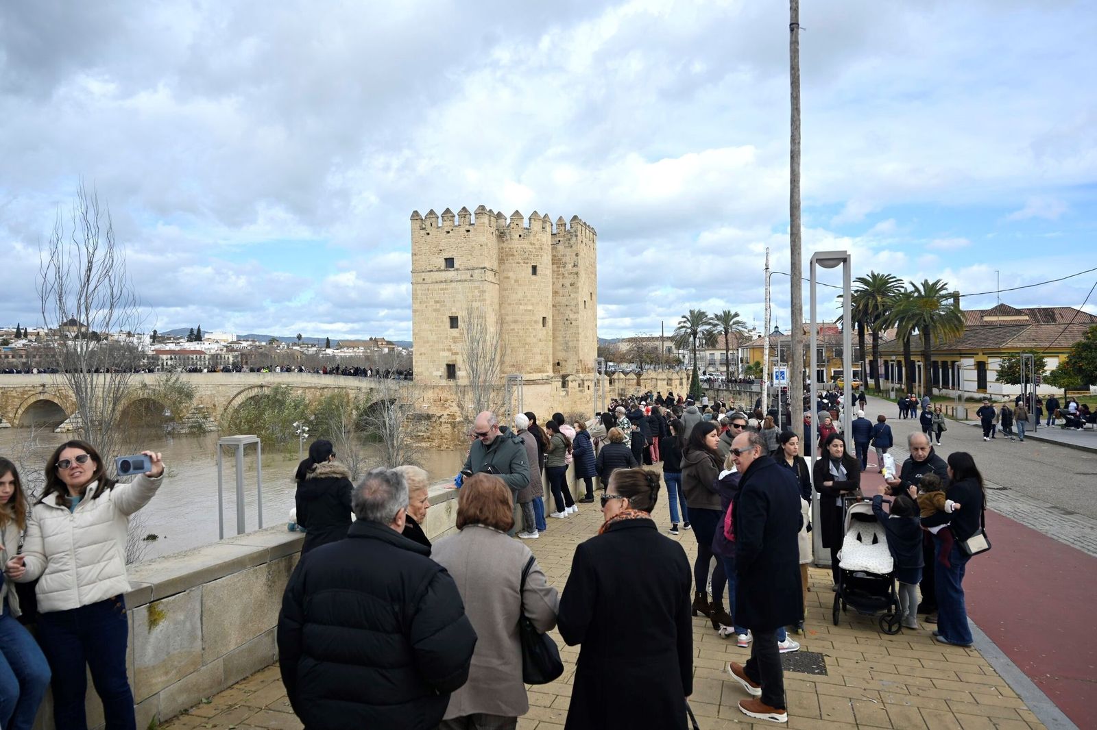 El Puente Romano de Córdoba reabre tras el temporal, en fotos